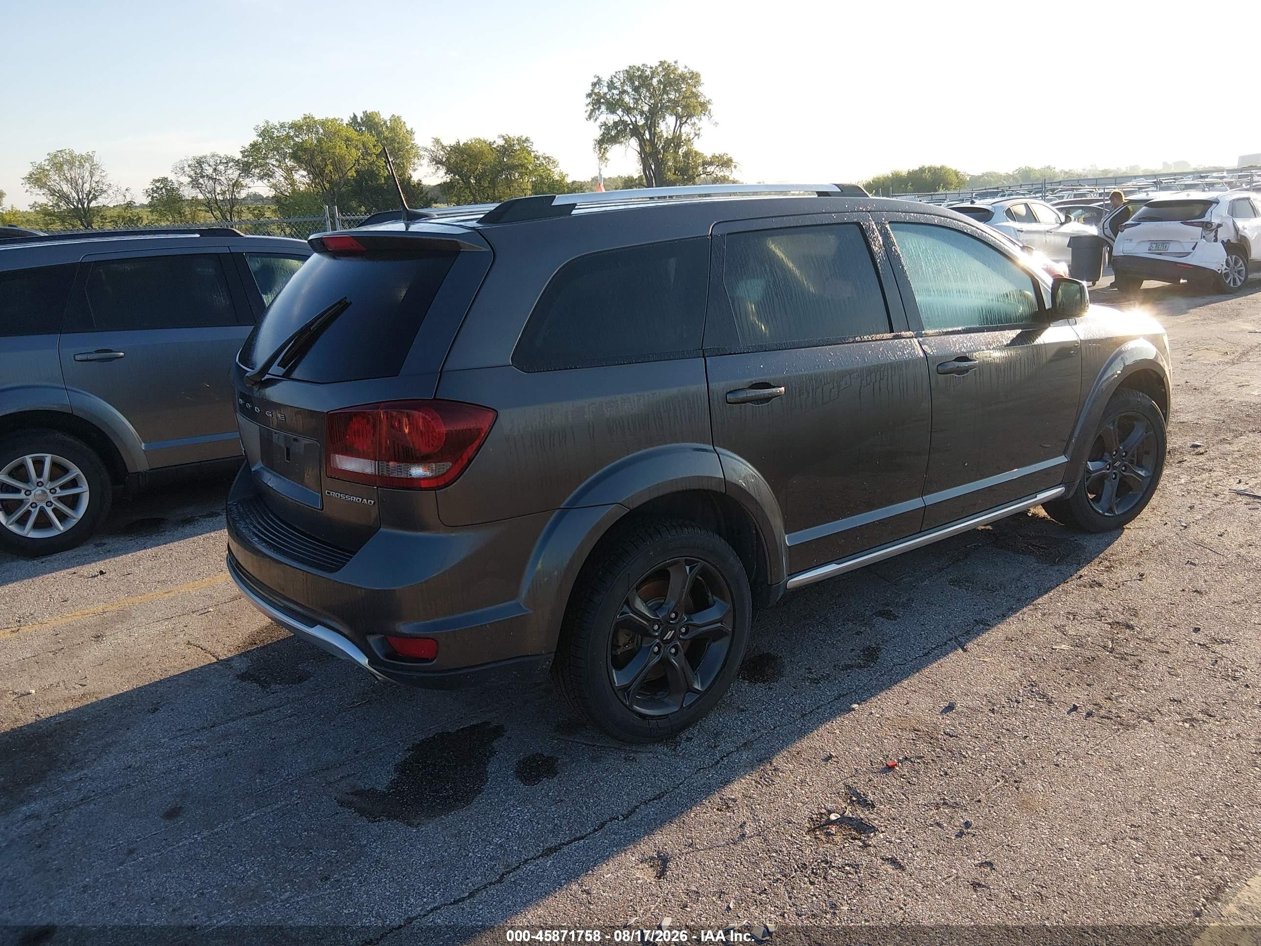 2018 Dodge Journey Crossroad Awd Beige vin: 3C4PDDGG9JT516780