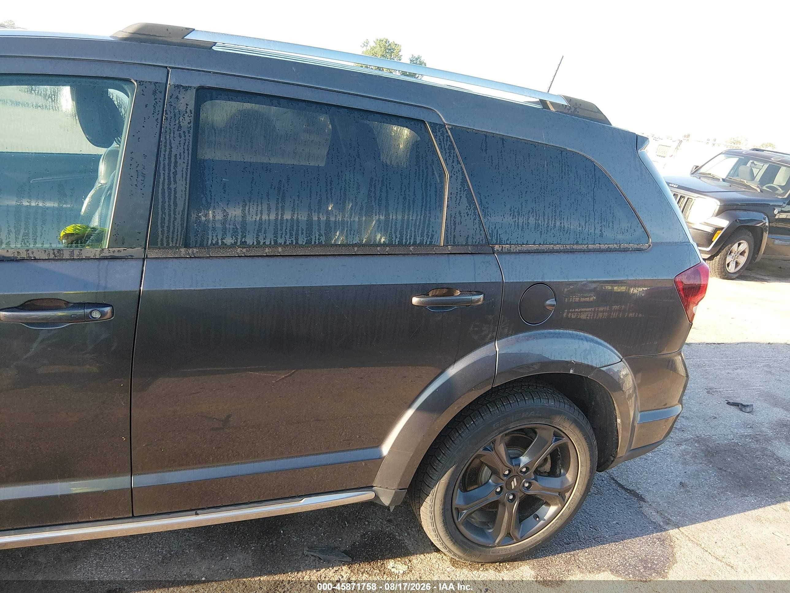 2018 Dodge Journey Crossroad Awd Beige vin: 3C4PDDGG9JT516780