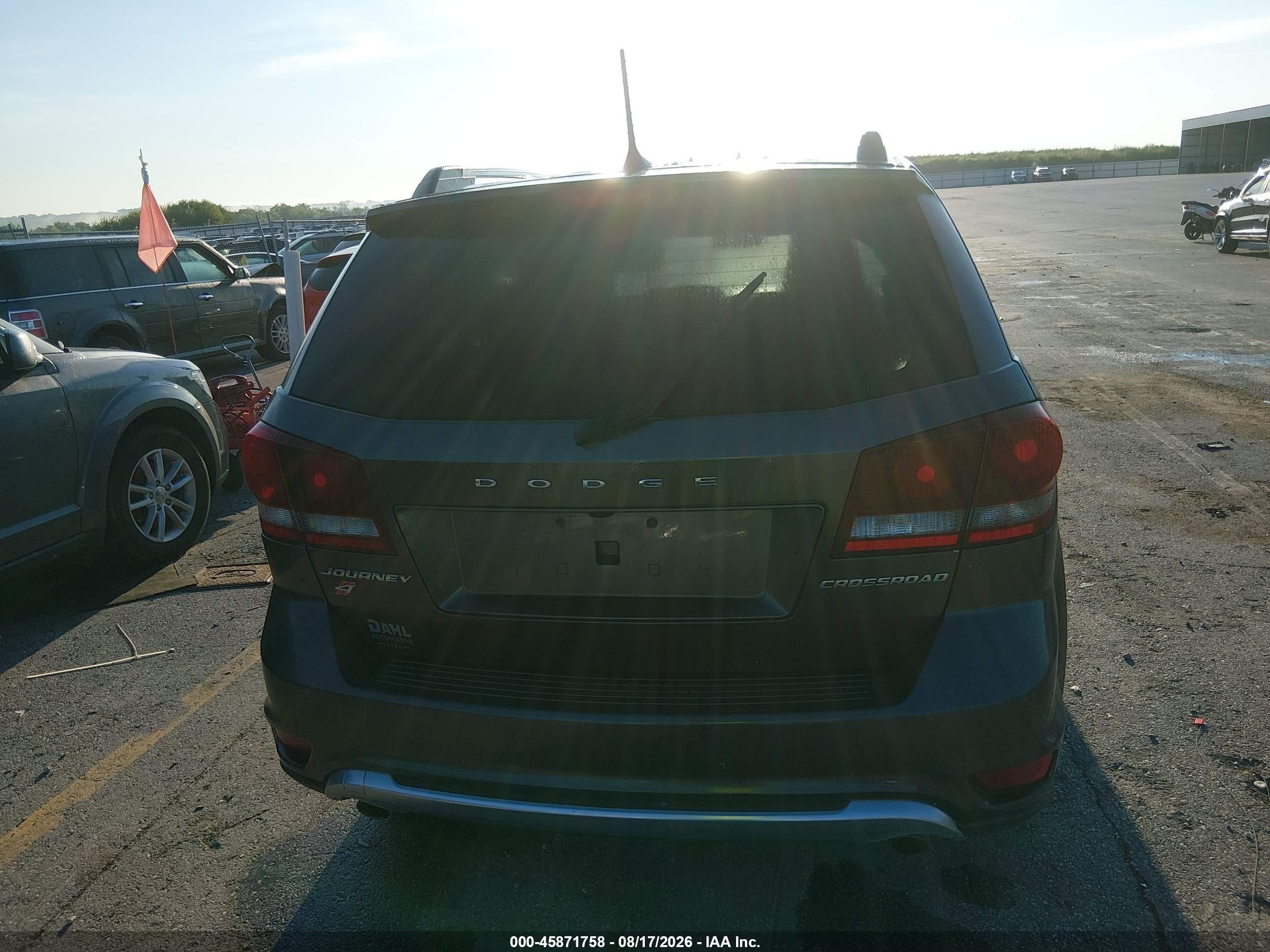 2018 Dodge Journey Crossroad Awd Beige vin: 3C4PDDGG9JT516780