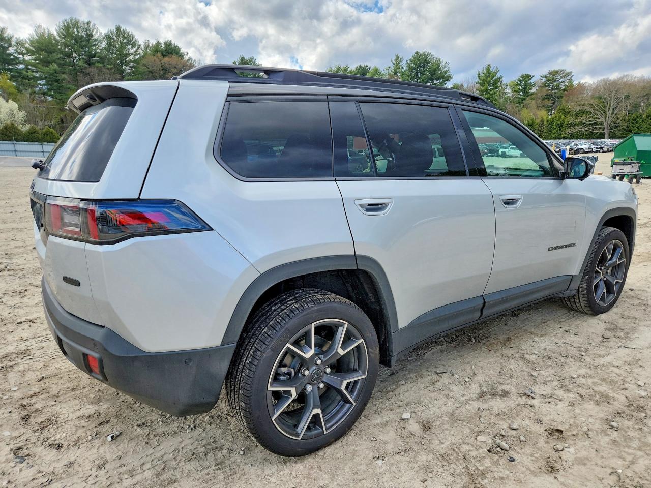 2026 Jeep Cherokee Overland Silver vin: 3C4PJMC23TT197897