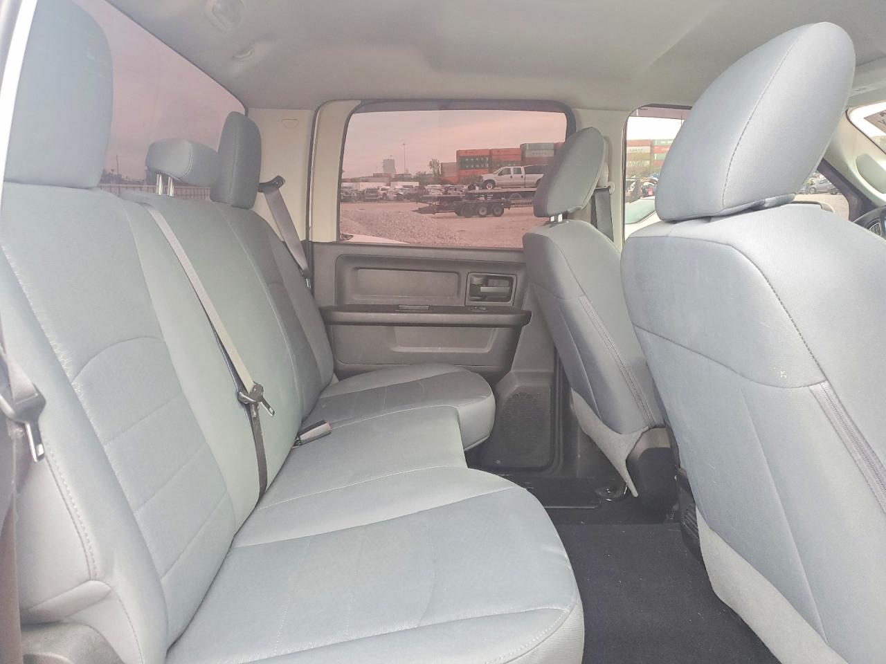 2018 Ram 3500 St Silver vin: 3C63R3CL9JG361452