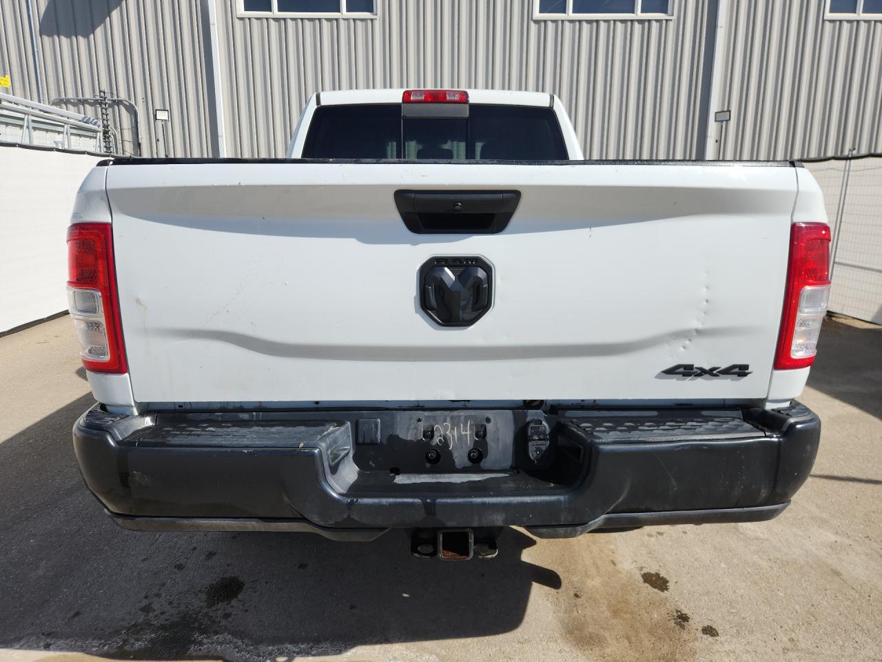 2023 Ram 3500 Tradesman White vin: 3C63R3CLXPG581272 Damage: Tailgate, Dent(S) W/ Paint Dmg, 2 To 3 Inches