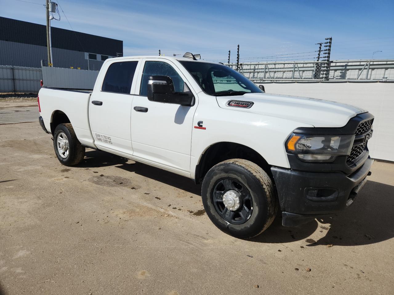 2023 Ram 3500 Tradesman White vin: 3C63R3CLXPG581272 Damage: Right Rear Tire, Worn, Replacement Required