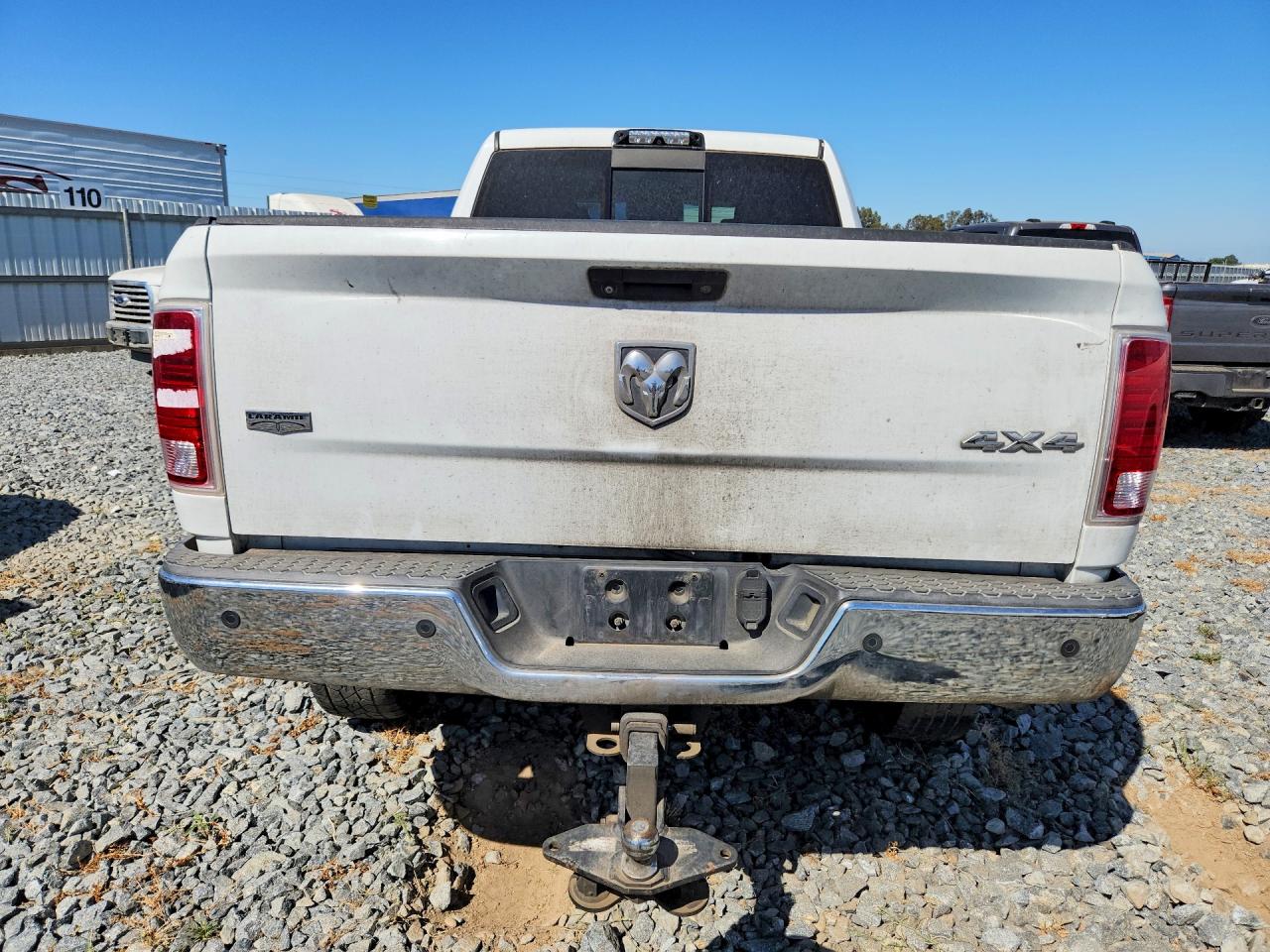 2015 Ram 3500 Laramie White vin: 3C63R3MLXFG616826