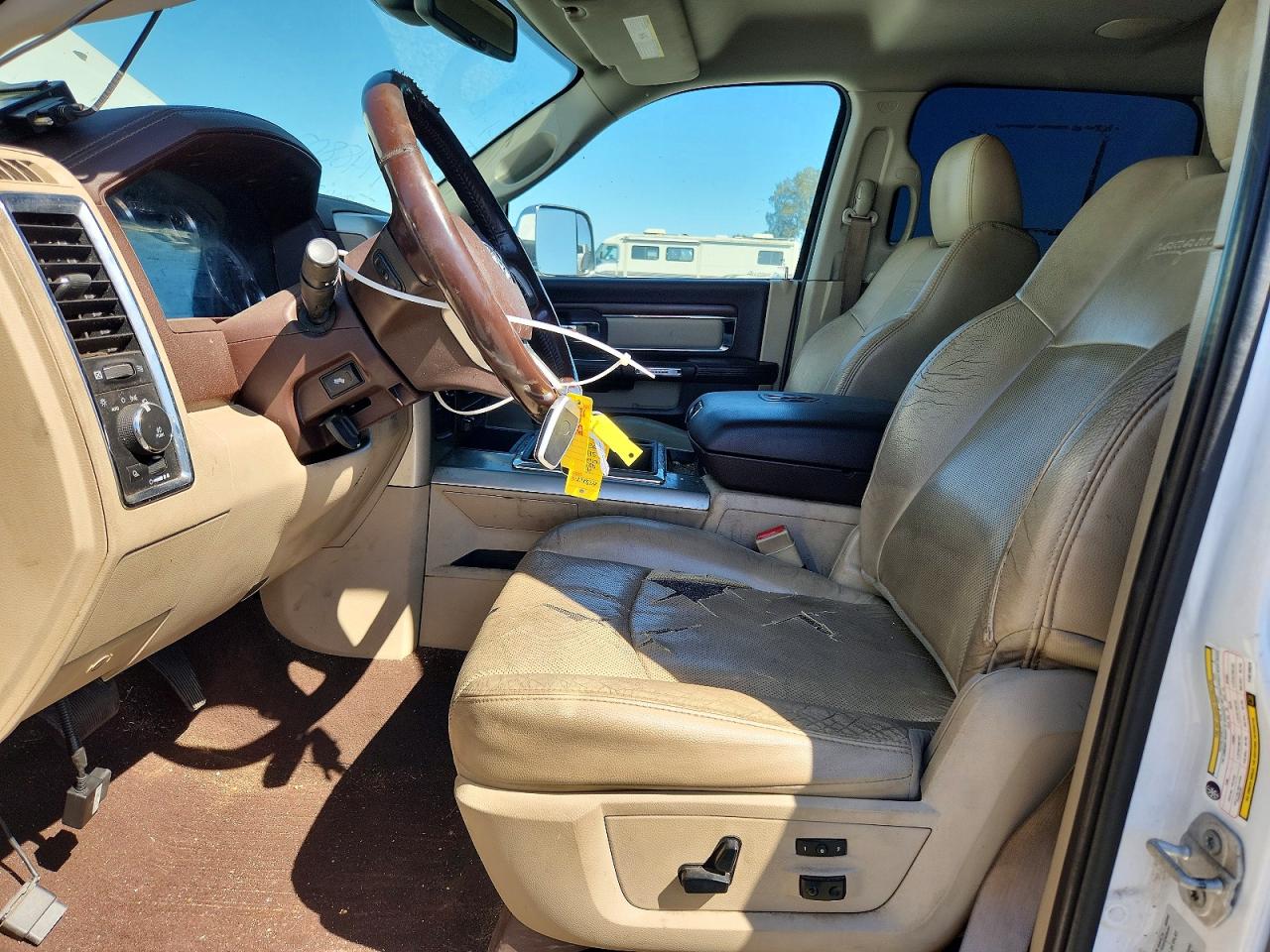 2015 Ram 3500 Laramie White vin: 3C63R3MLXFG616826