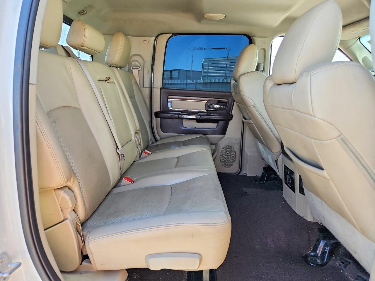 2015 Ram 3500 Laramie White vin: 3C63R3MLXFG616826