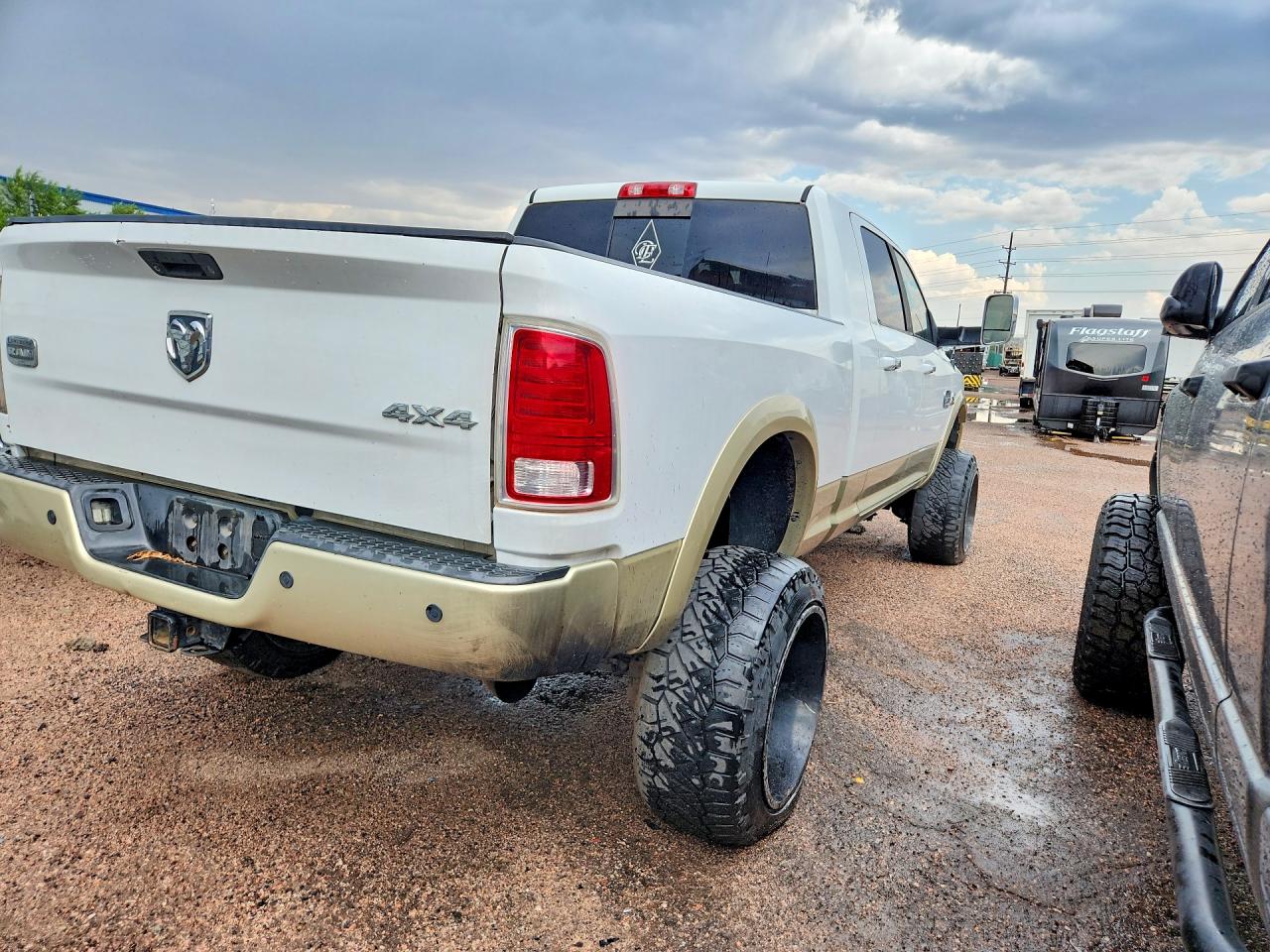 2014 Ram 3500 Longhorn White vin: 3C63R3NL0EG142656