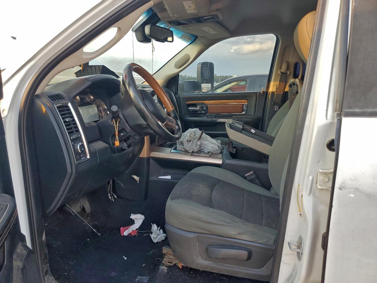 2015 Ram 3500 Longh White vin: 3C63RPNL3FG661273
