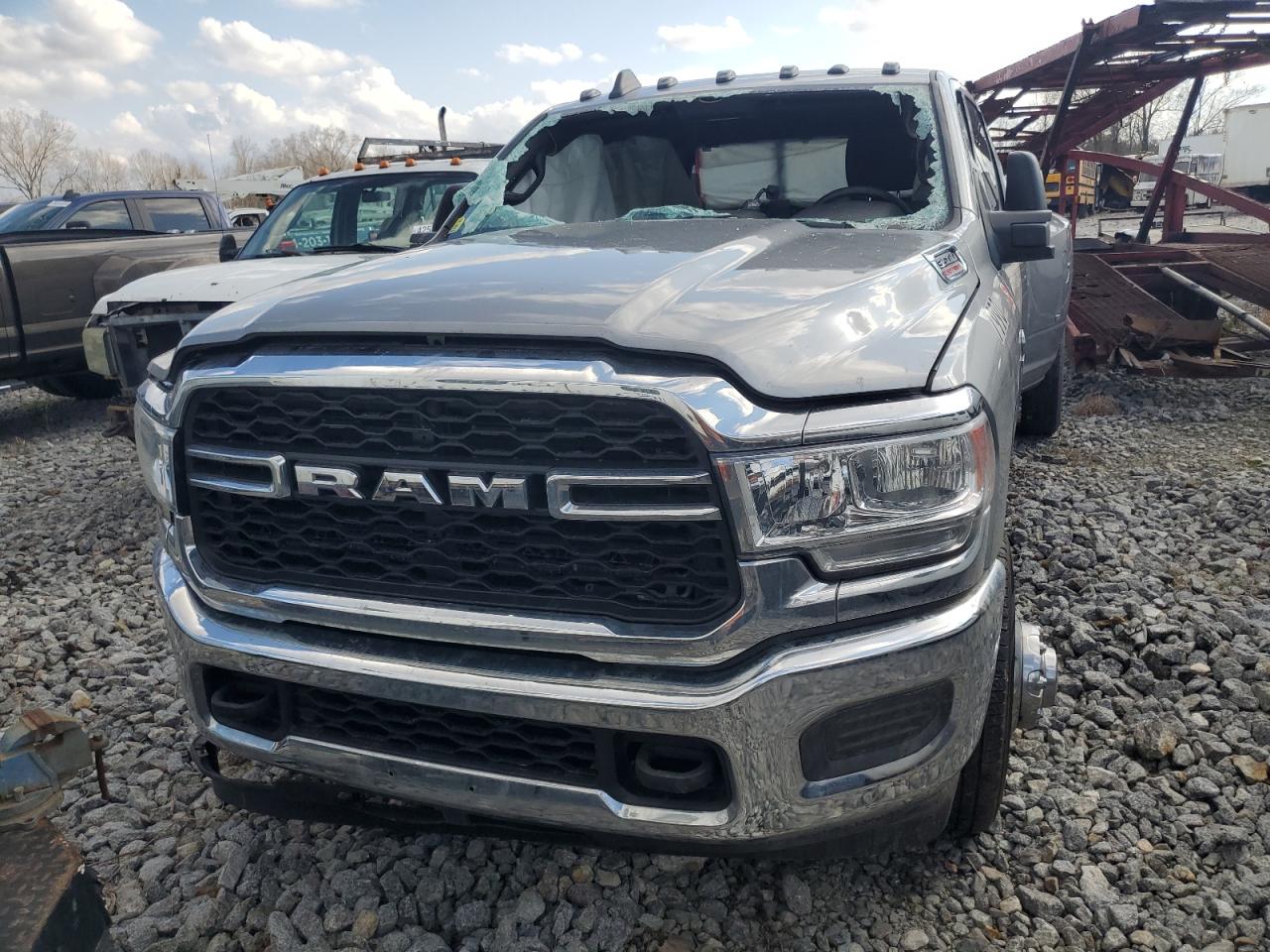 2024 Ram 3500 Tradesman Gray vin: 3C63RRGL7RG147990