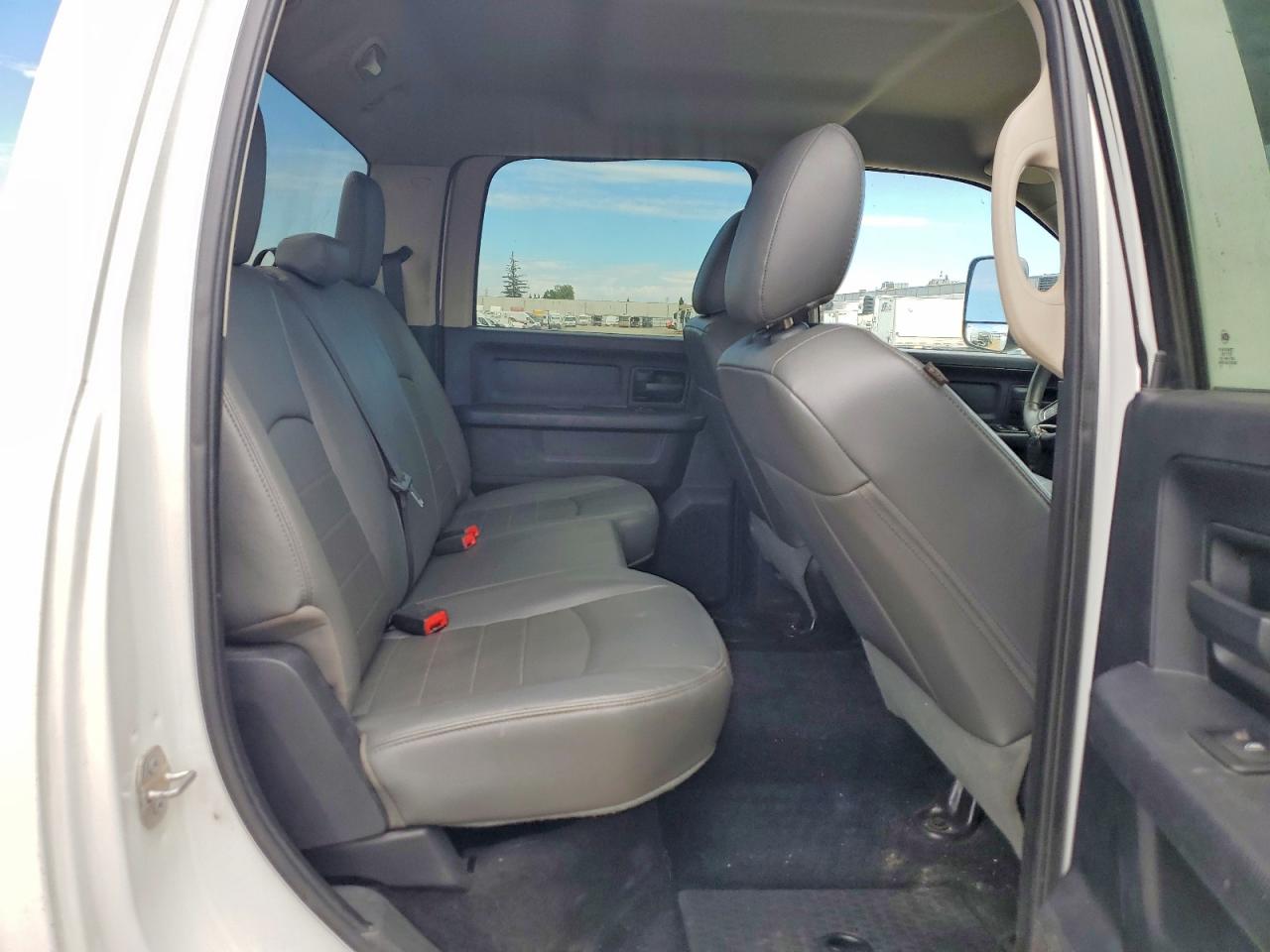 2015 Ram 3500 St White vin: 3C63RRGL8FG702585