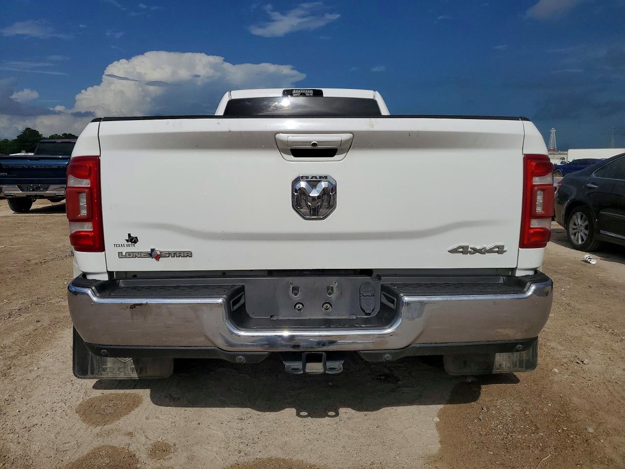 2021 Ram 3500 Big Horn White vin: 3C63RRHL4MG550672