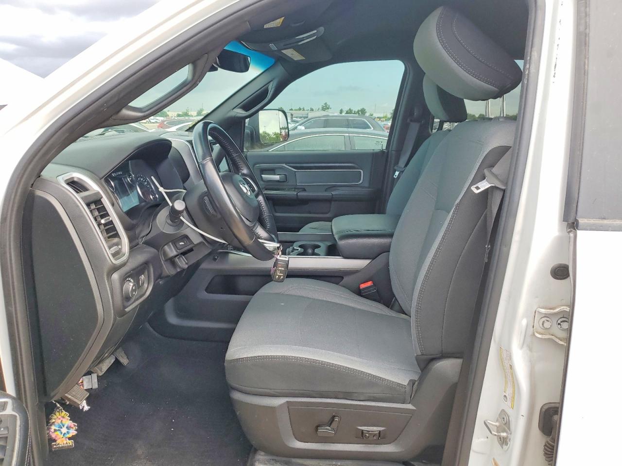 2021 Ram 3500 Big Horn White vin: 3C63RRHL4MG550672