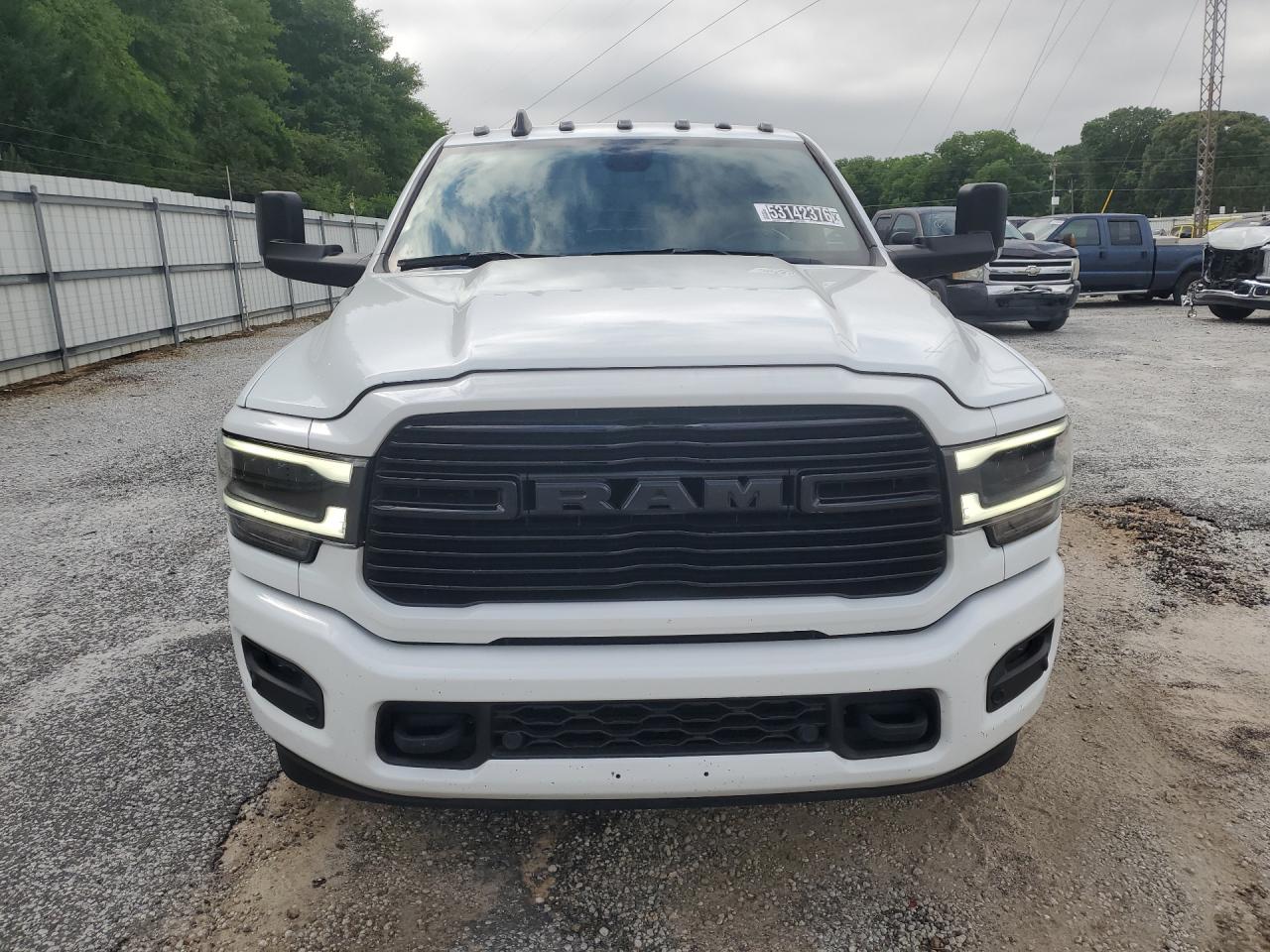 2022 Ram 3500 White vin: 3C63RRJL1NG415712 Damage: Front Metal Bumper Painted, Chipped, 9