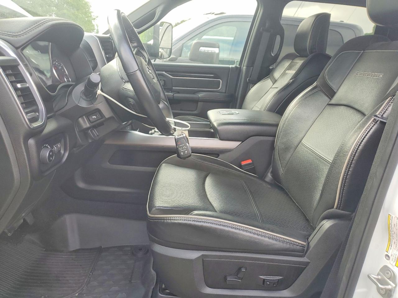 2022 Ram 3500 White vin: 3C63RRJL1NG415712