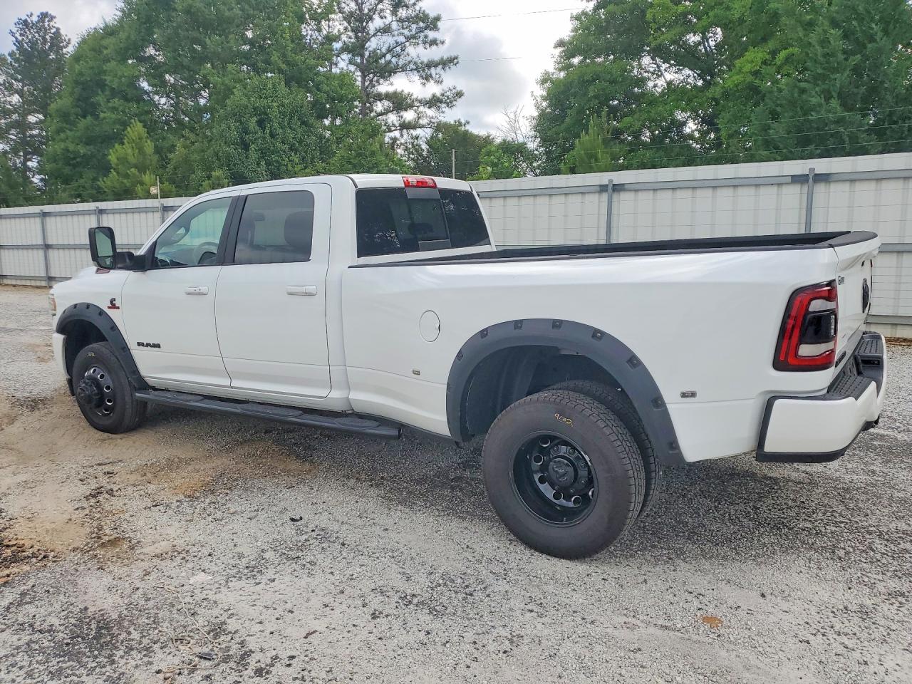 2022 Ram 3500 White vin: 3C63RRJL1NG415712