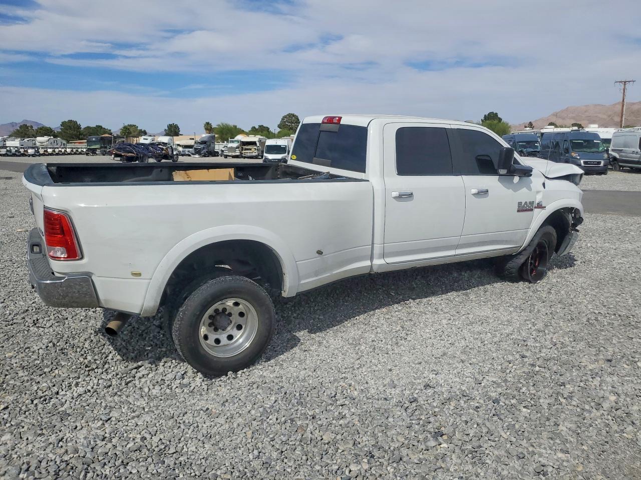 2017 Ram 3500 Laramie Белый vin: 3C63RRJL5HG513677