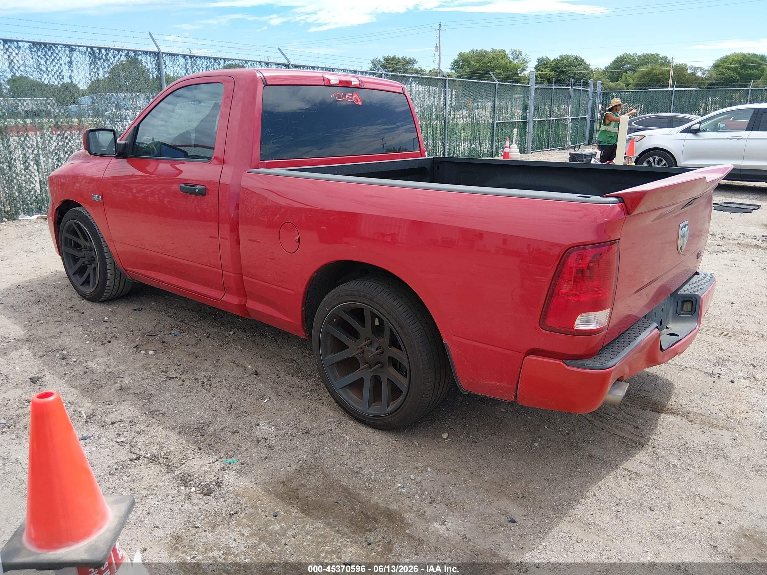 2012 Ram 1500 St Red vin: 3C6JD6AT2CG104257