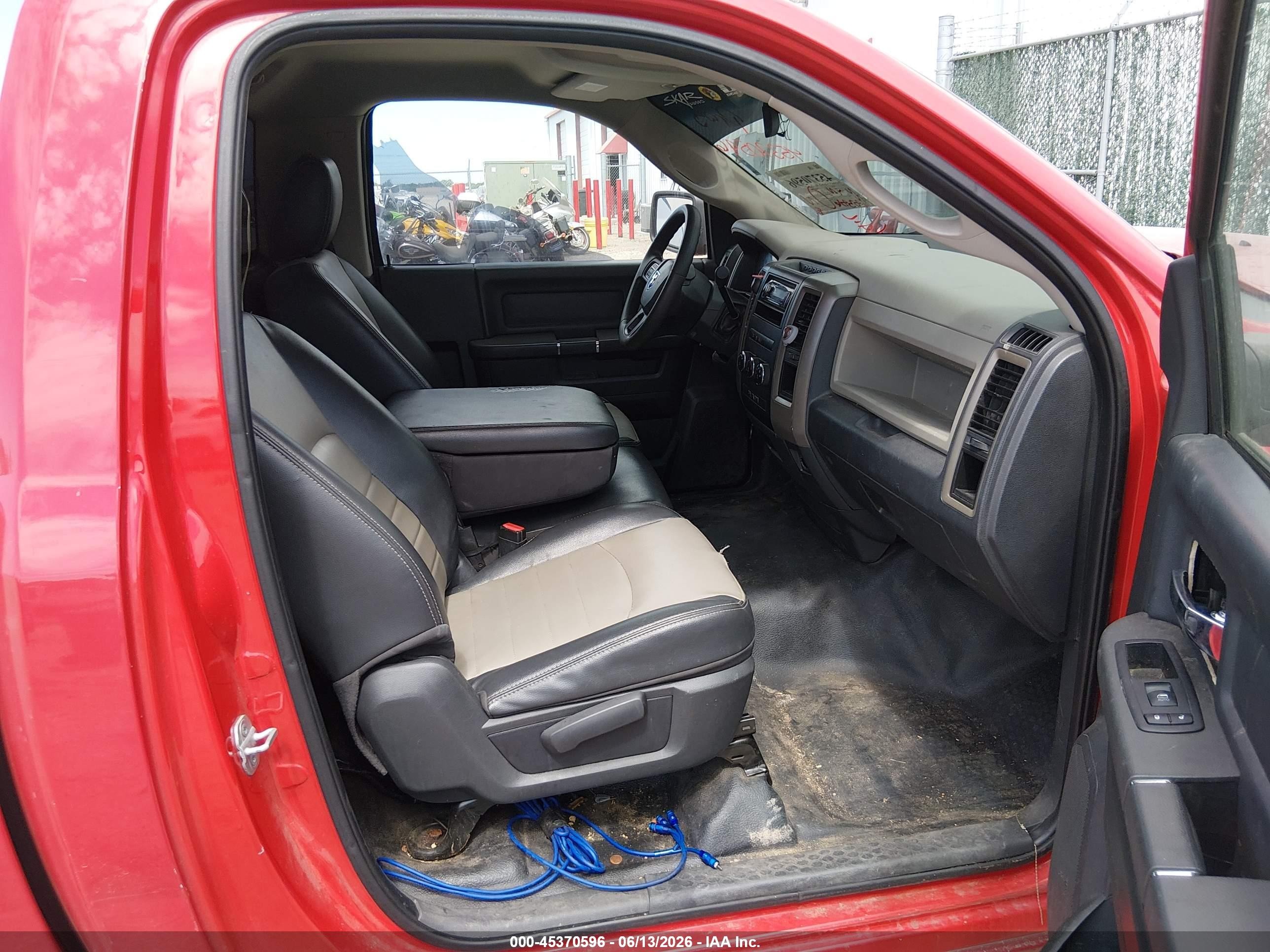 2012 Ram 1500 St Red vin: 3C6JD6AT2CG104257
