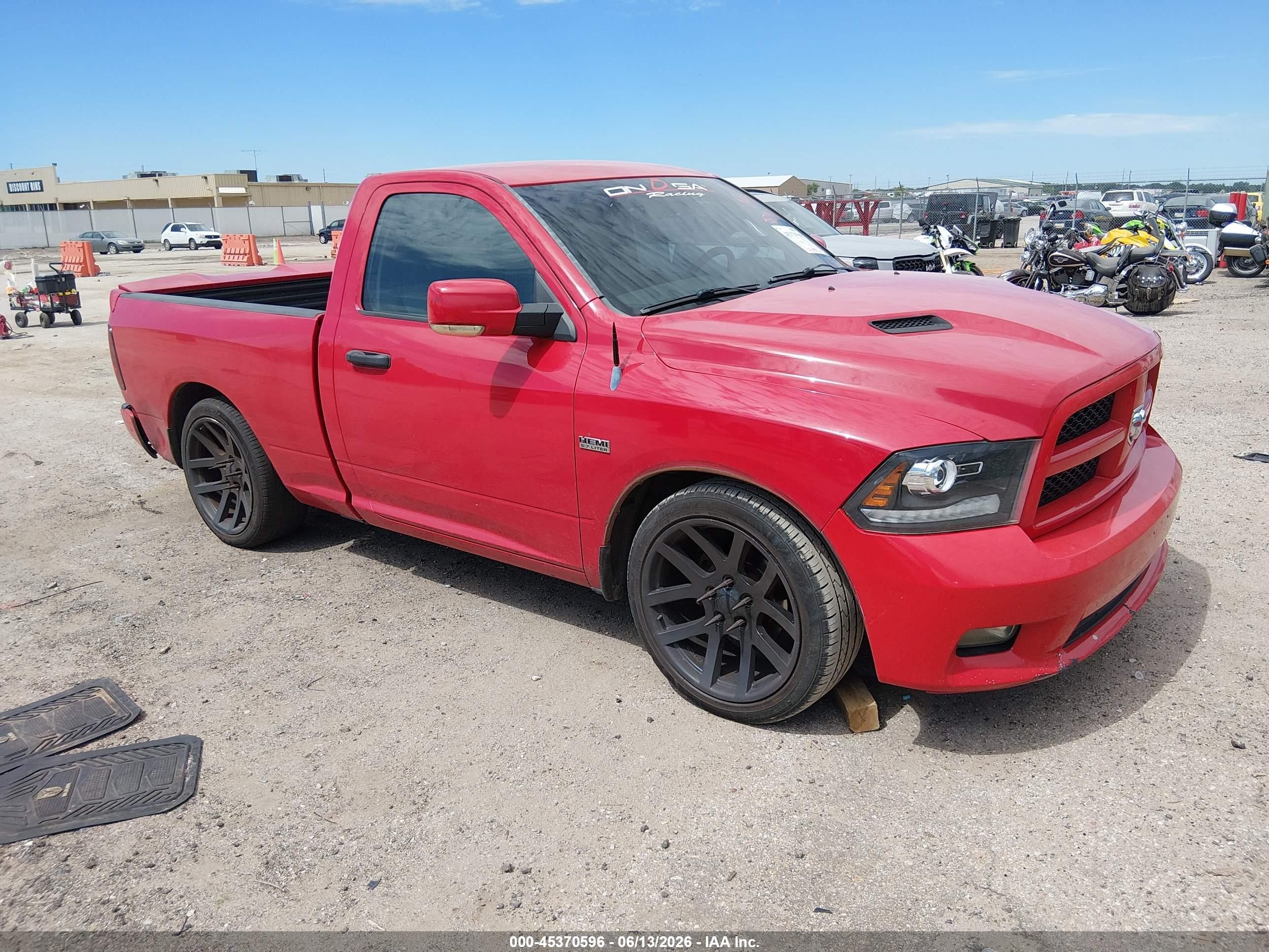 2012 Ram 1500 St Red vin: 3C6JD6AT2CG104257