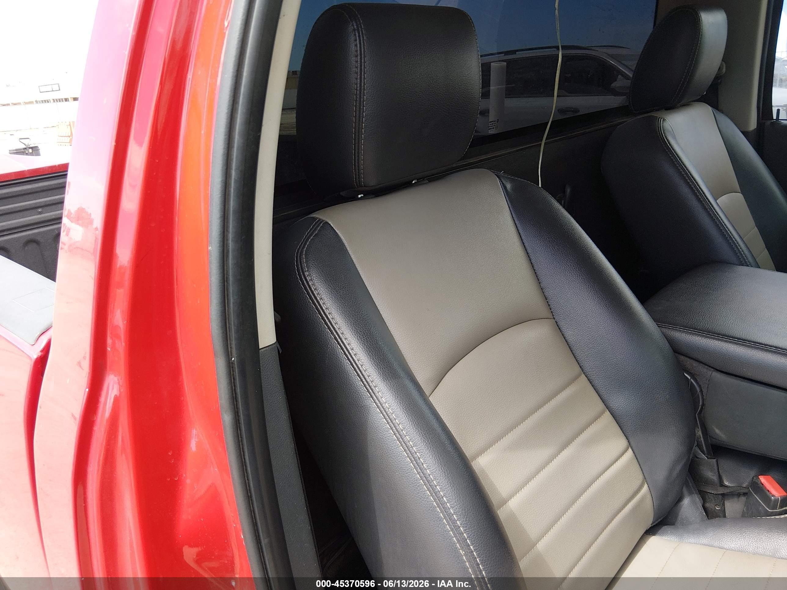 2012 Ram 1500 St Red vin: 3C6JD6AT2CG104257