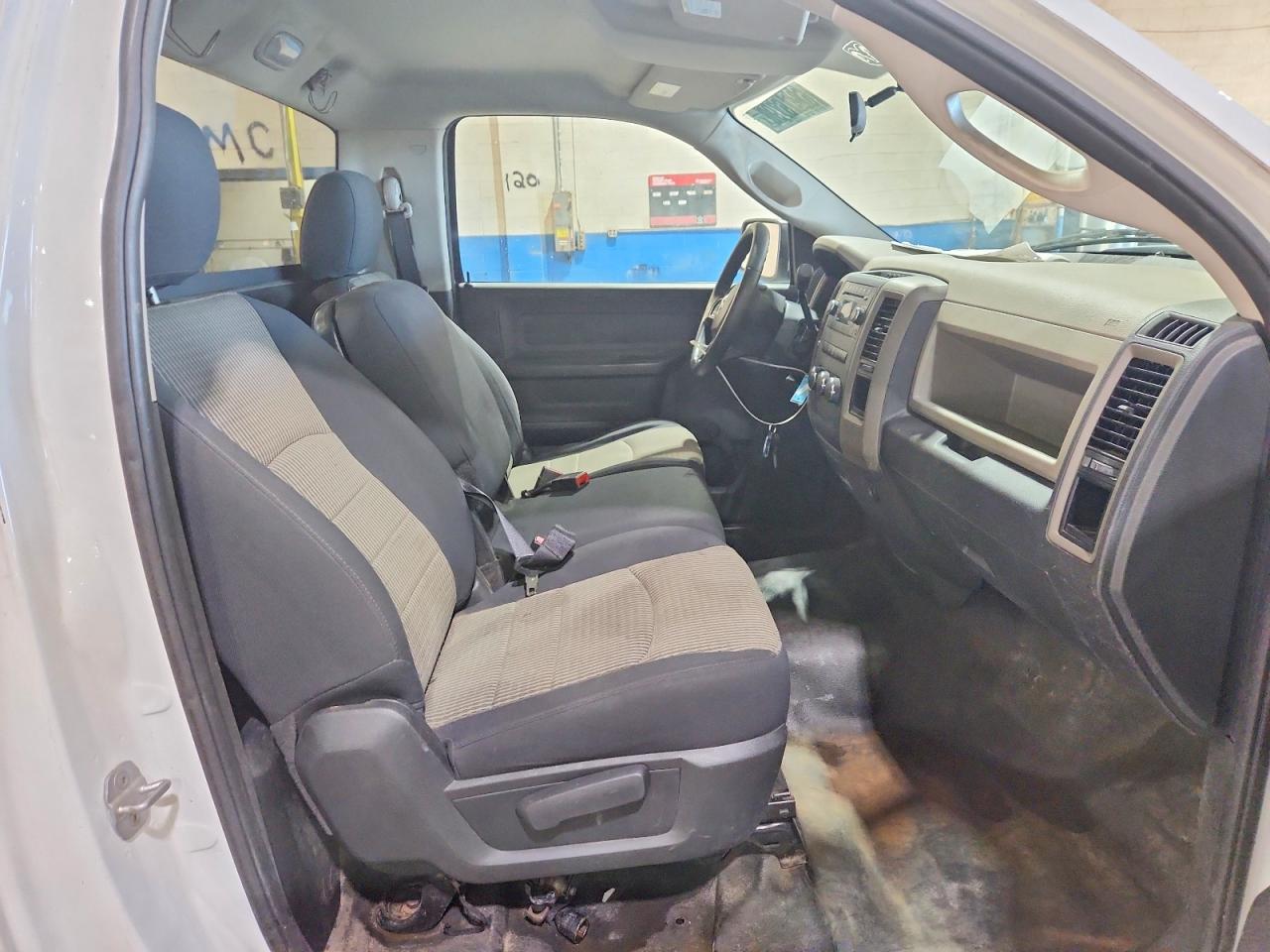 2012 Dodge Ram 1500 St Белый vin: 3C6JD6DK8CG137914