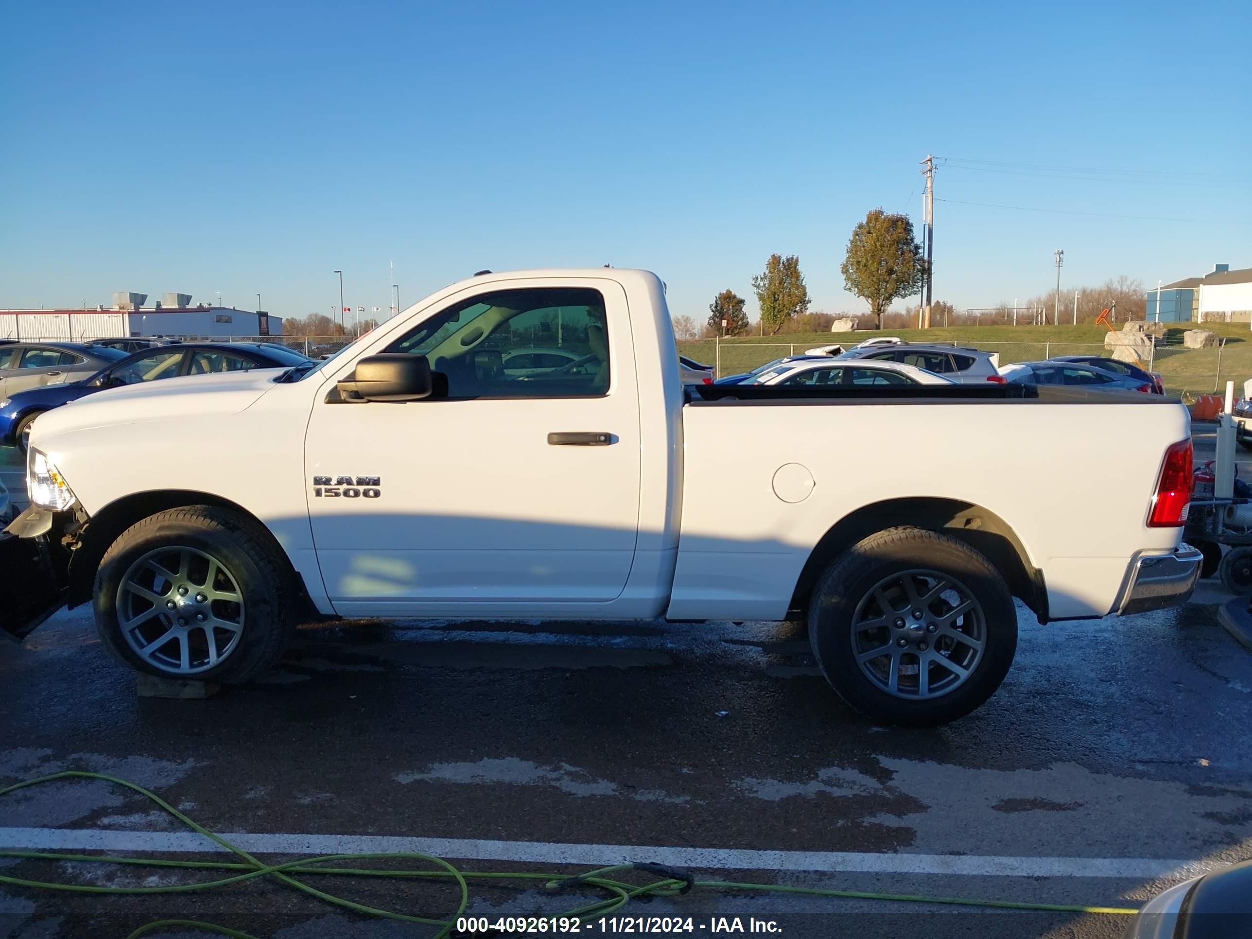 2015 Ram 1500 Tradesman White vin: 3C6JR6AG0FG522325