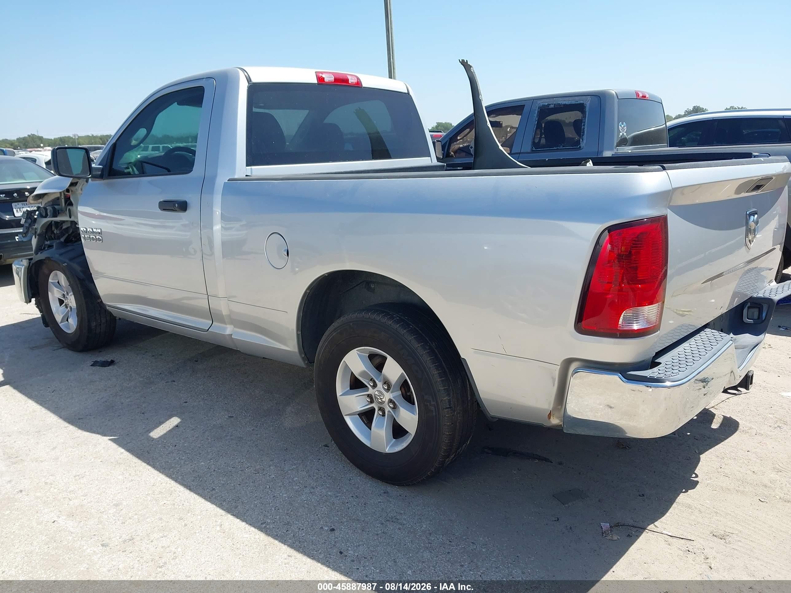 2014 Ram 1500   Серебряный vin: 3C6JR6AG1EG135247
