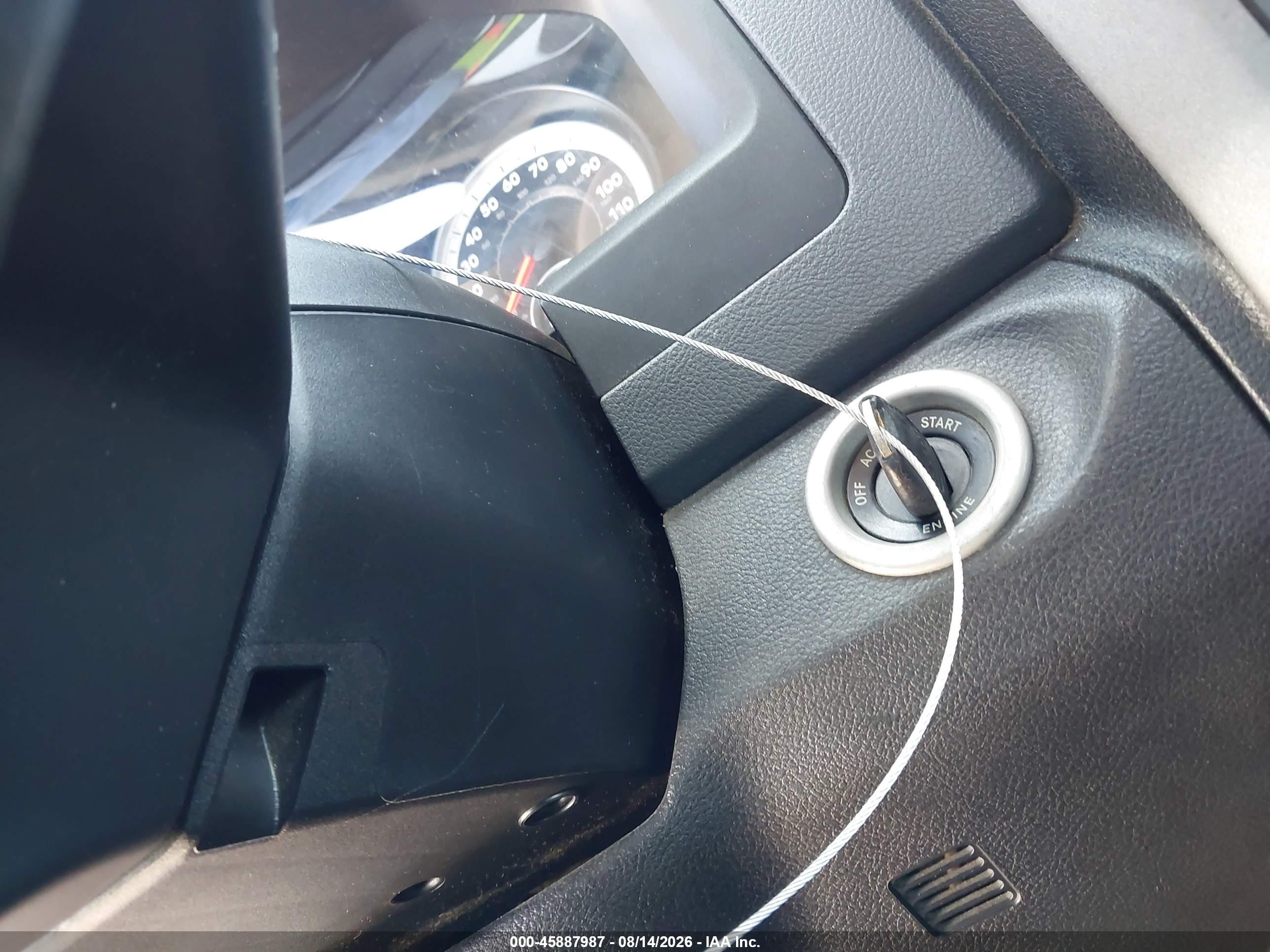 2014 Ram 1500   Серебряный vin: 3C6JR6AG1EG135247