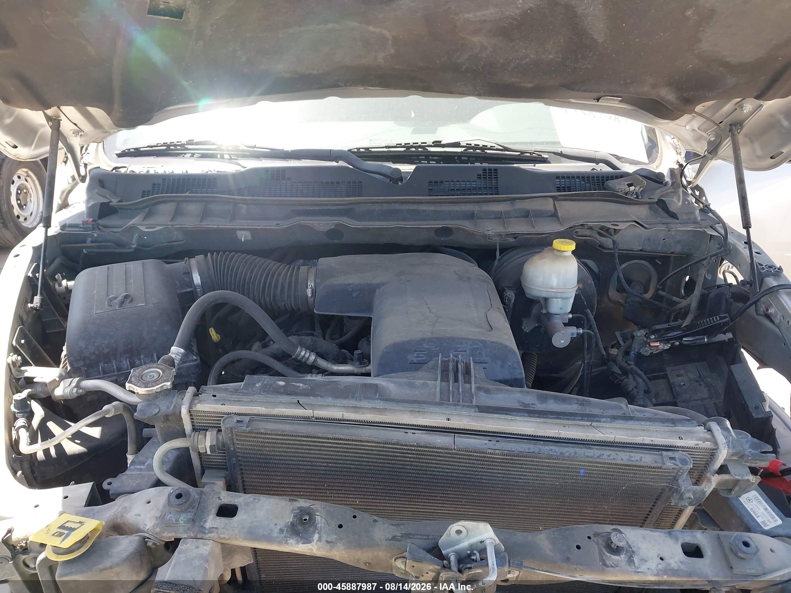 2014 Ram 1500   Серебряный vin: 3C6JR6AG1EG135247