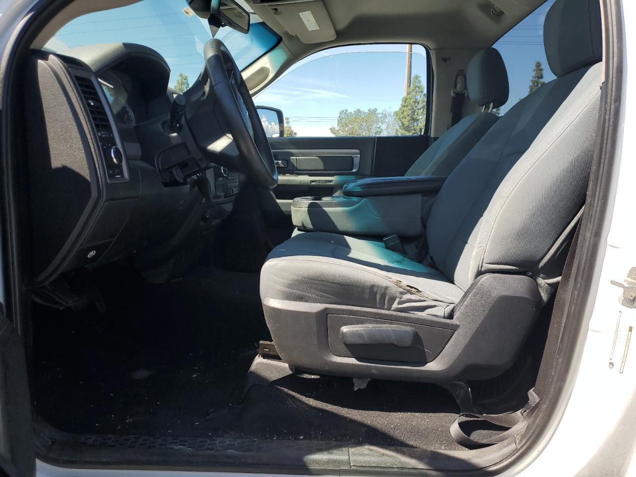 2014 Ram 1500 St White vin: 3C6JR6AG8EG102231