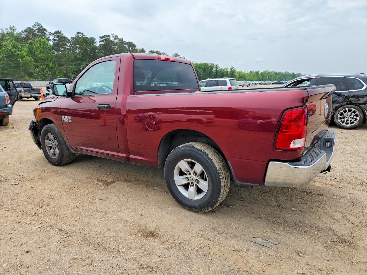 2017 Ram 1500 St Red vin: 3C6JR6AG8HG591587