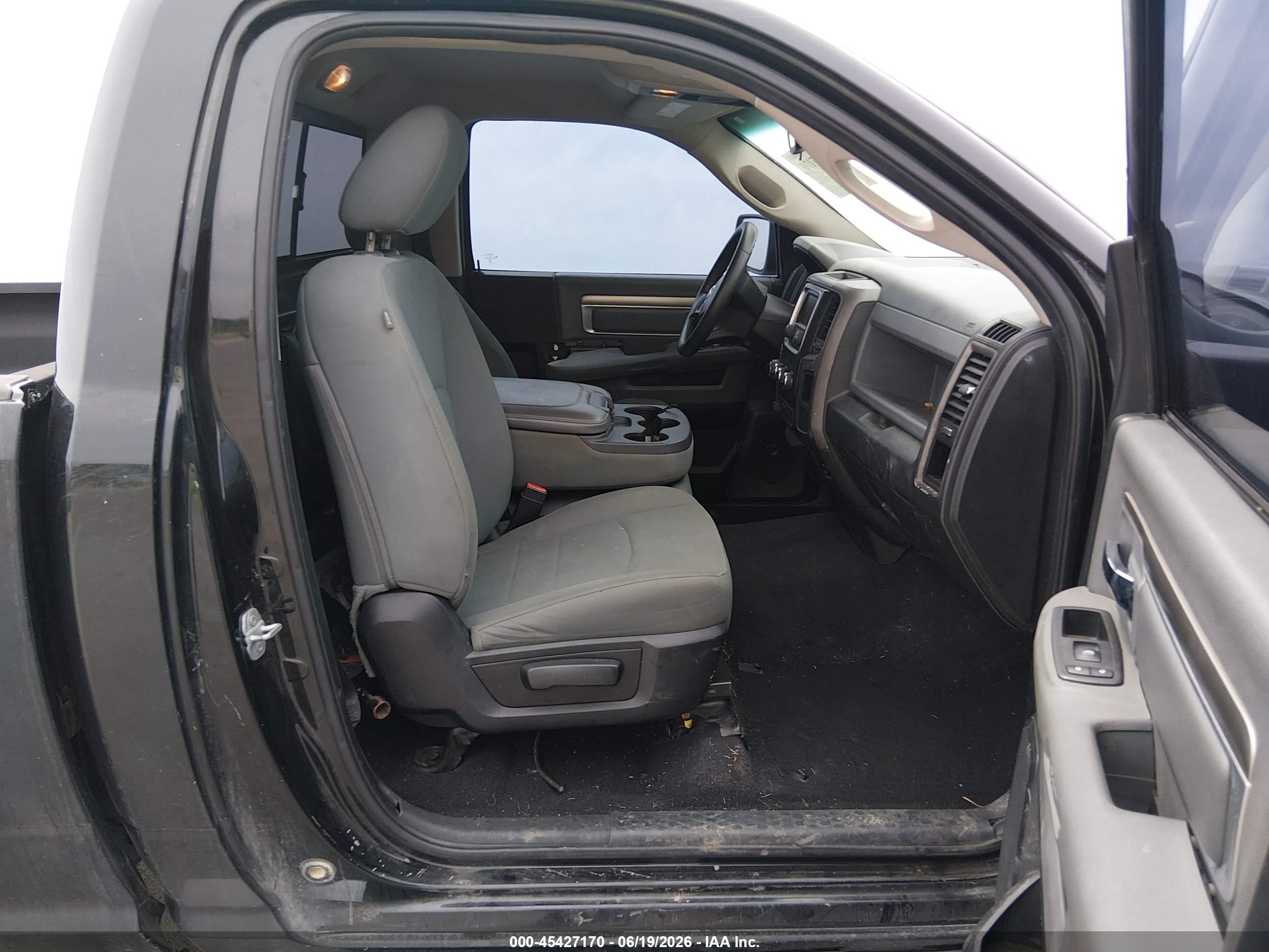 2015 Ram 1500 Express Черный vin: 3C6JR6AT1FG617568