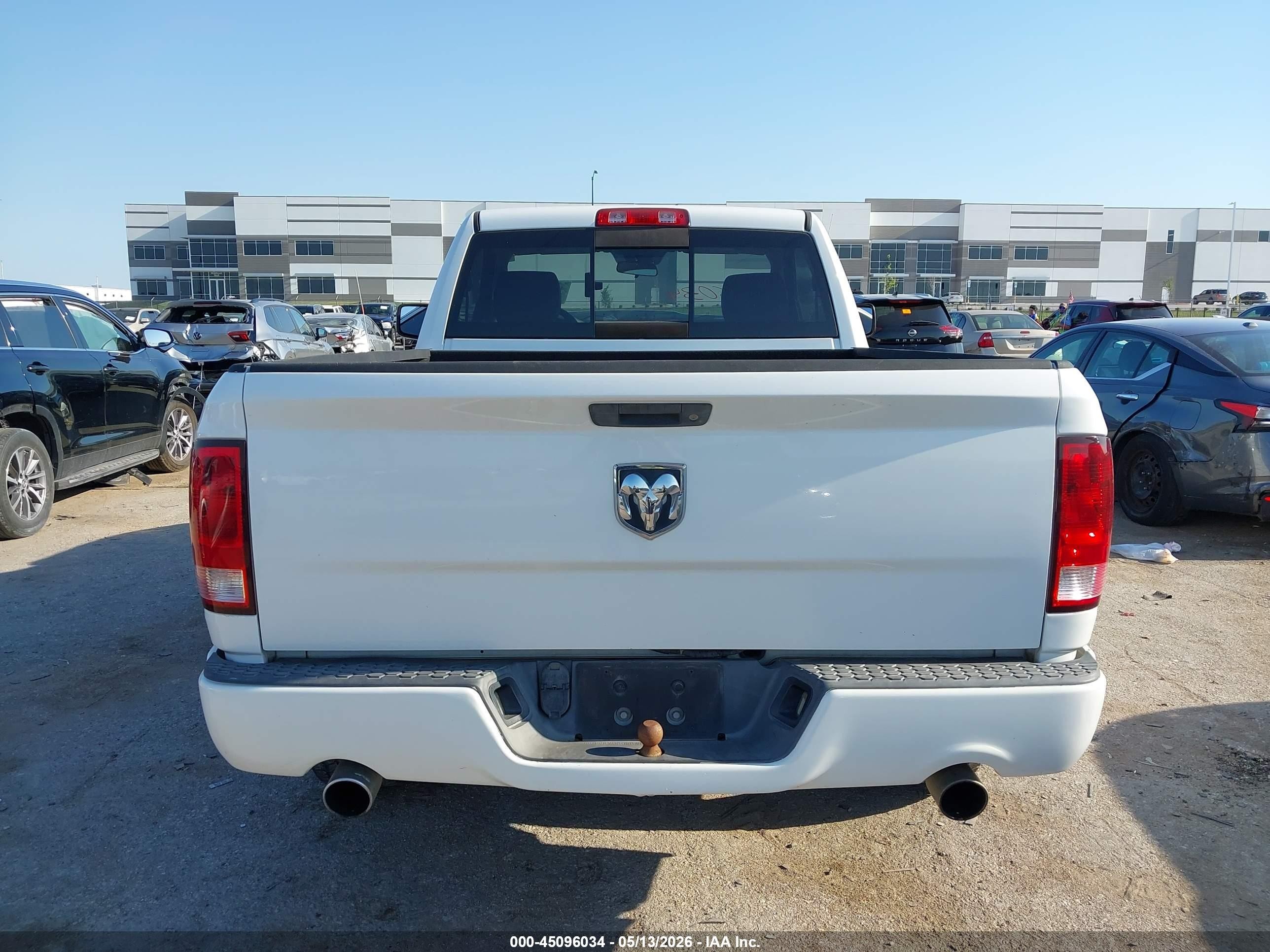 2013 Ram 1500 Express White vin: 3C6JR6AT2DG504693