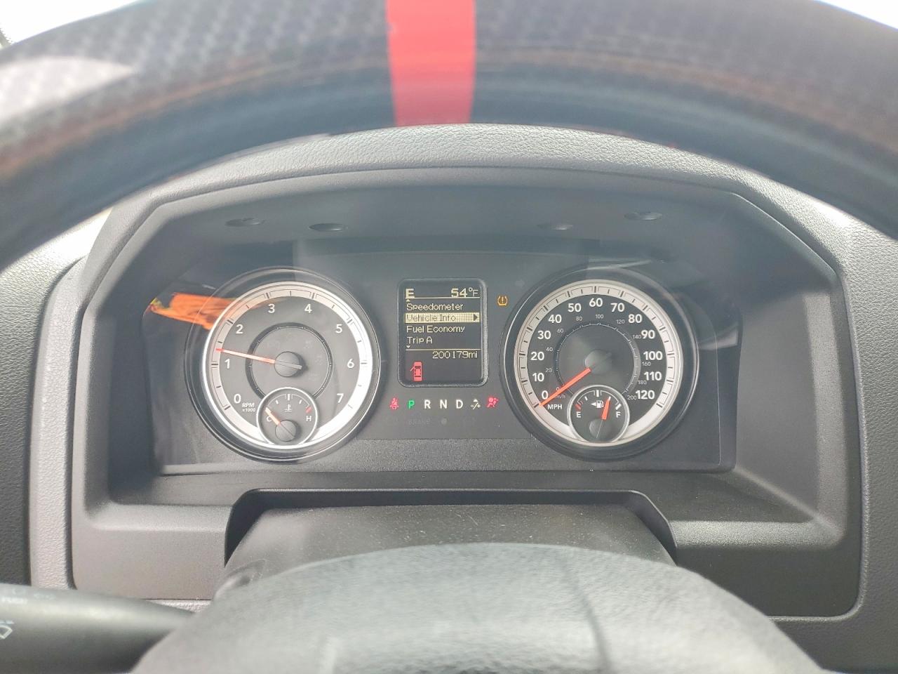 2015 Ram 1500 St Красный vin: 3C6JR6AT3FG525216