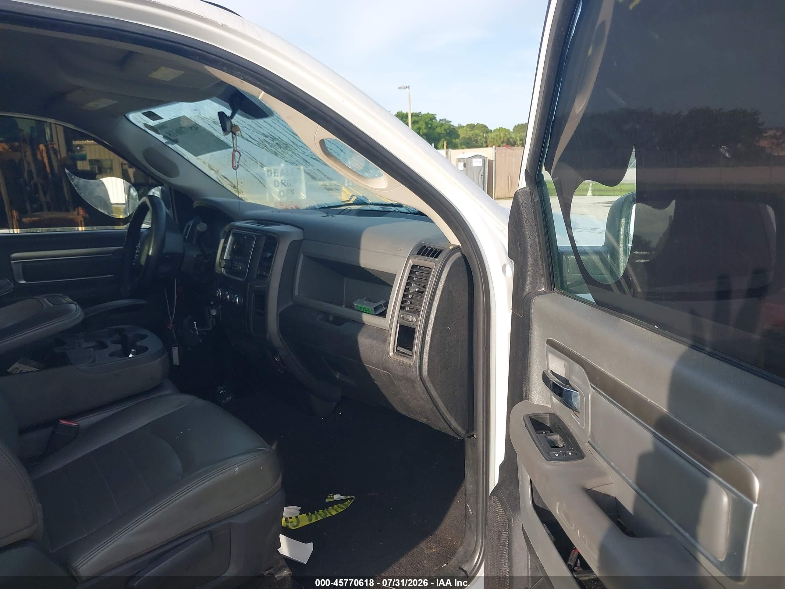 2013 Ram 1500 Express White vin: 3C6JR6AT5DG576519
