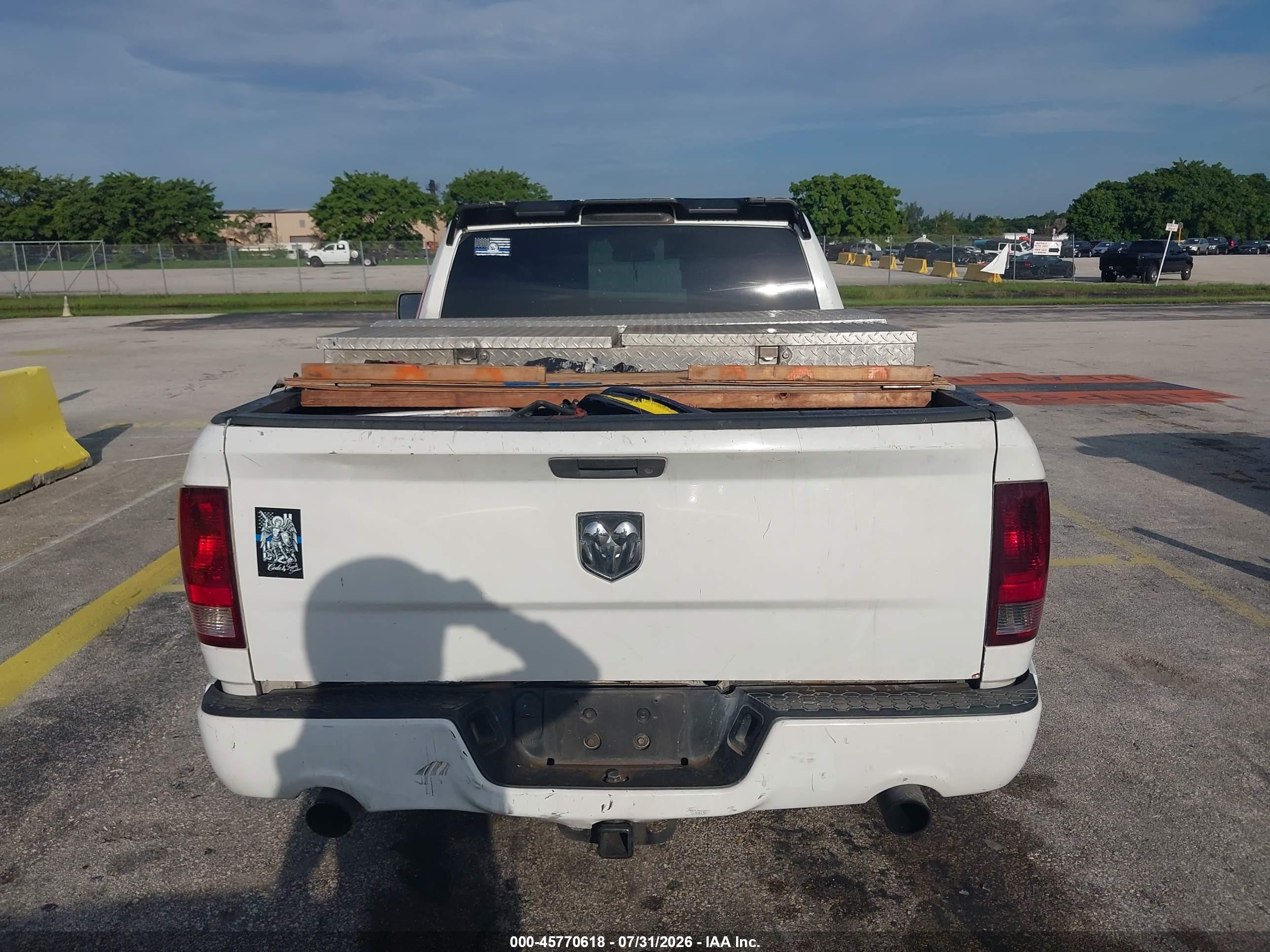 2013 Ram 1500 Express White vin: 3C6JR6AT5DG576519