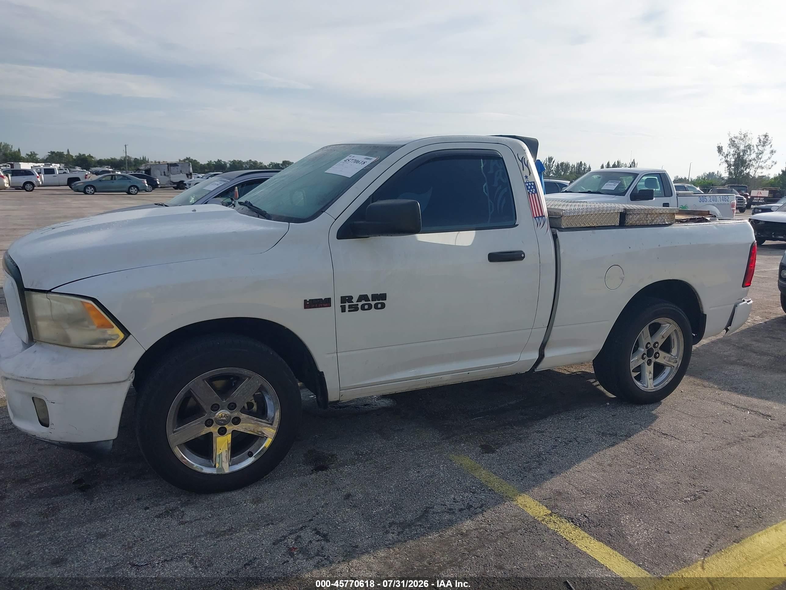 2013 Ram 1500 Express White vin: 3C6JR6AT5DG576519
