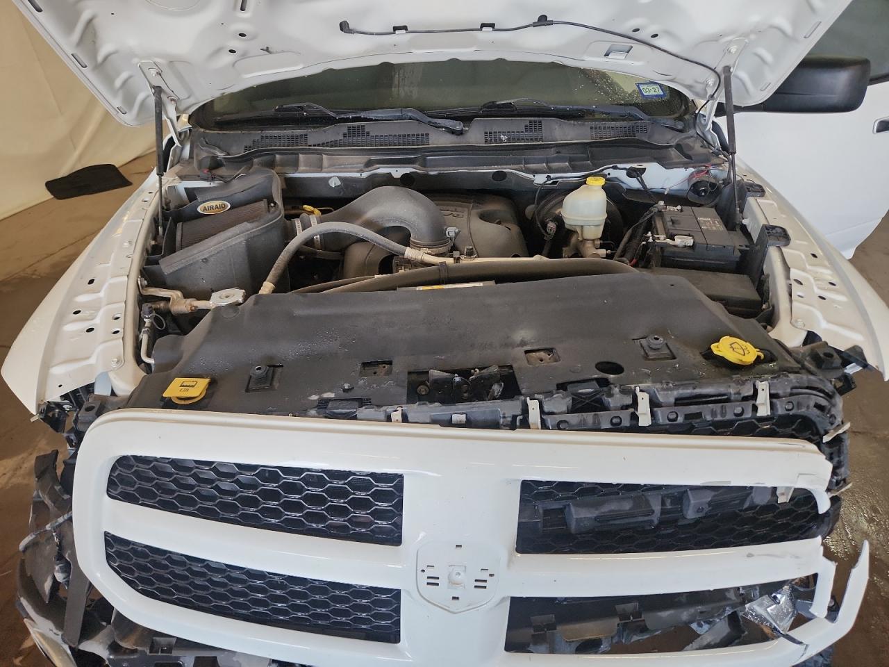 2013 Ram 1500 St White vin: 3C6JR6AT5DG583681 Damage: Grille, Broken, Replacement Required