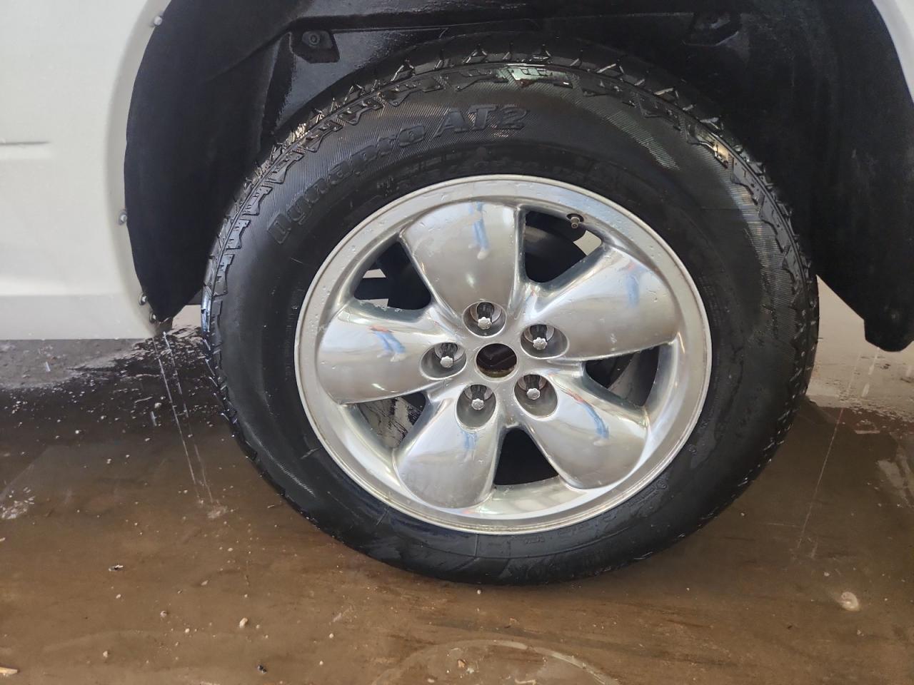 2013 Ram 1500 St White vin: 3C6JR6AT5DG583681 Damage: Left Rear Center Cap, Missing, Replacement Required