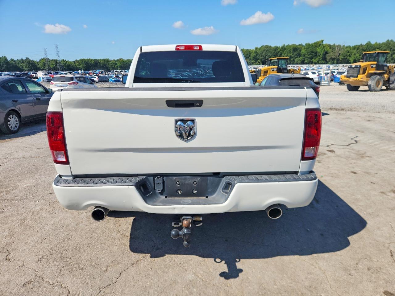 2014 Ram 1500 St White vin: 3C6JR6AT5EG102149
