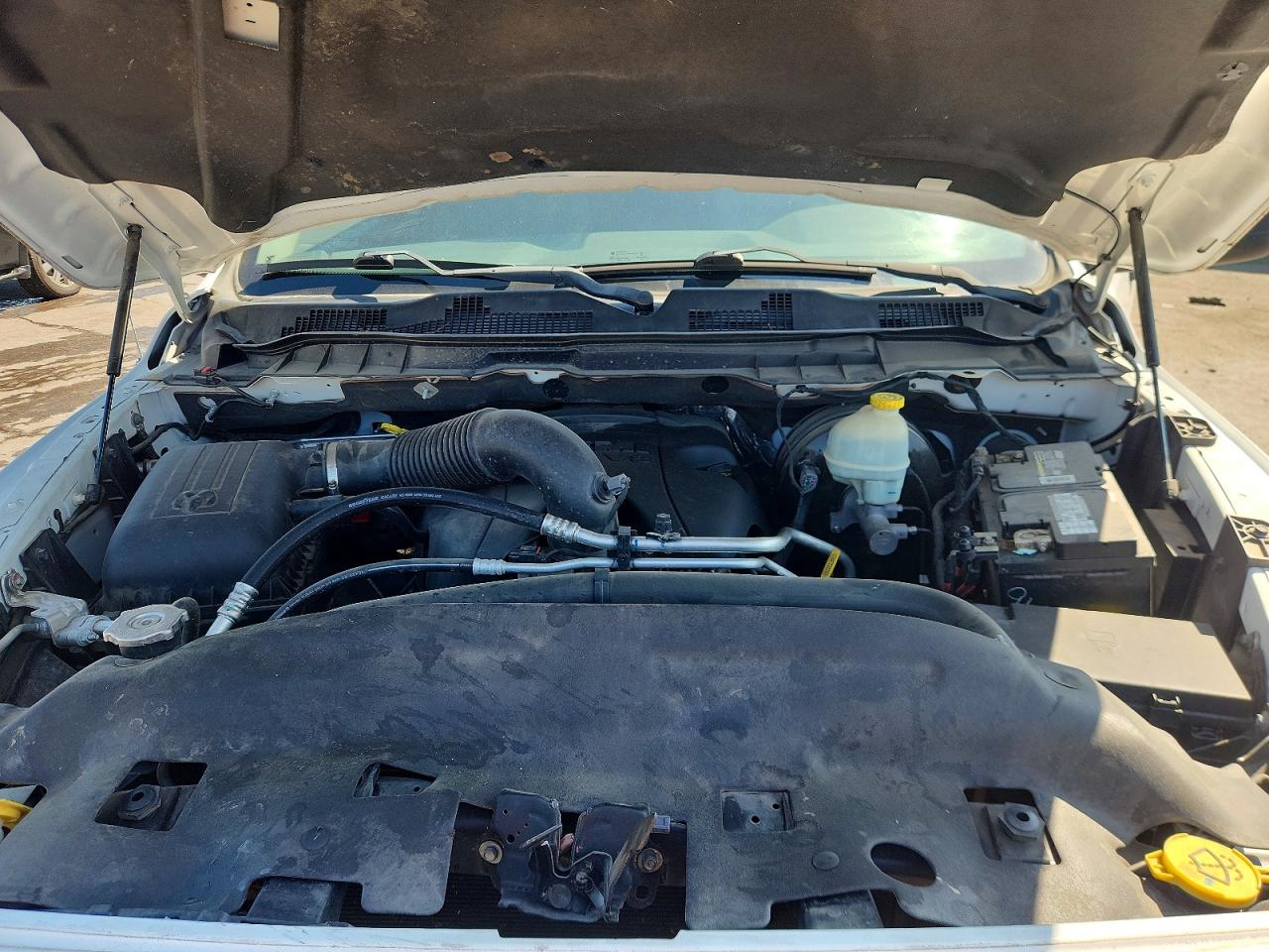 2014 Ram 1500 St White vin: 3C6JR6AT5EG102149