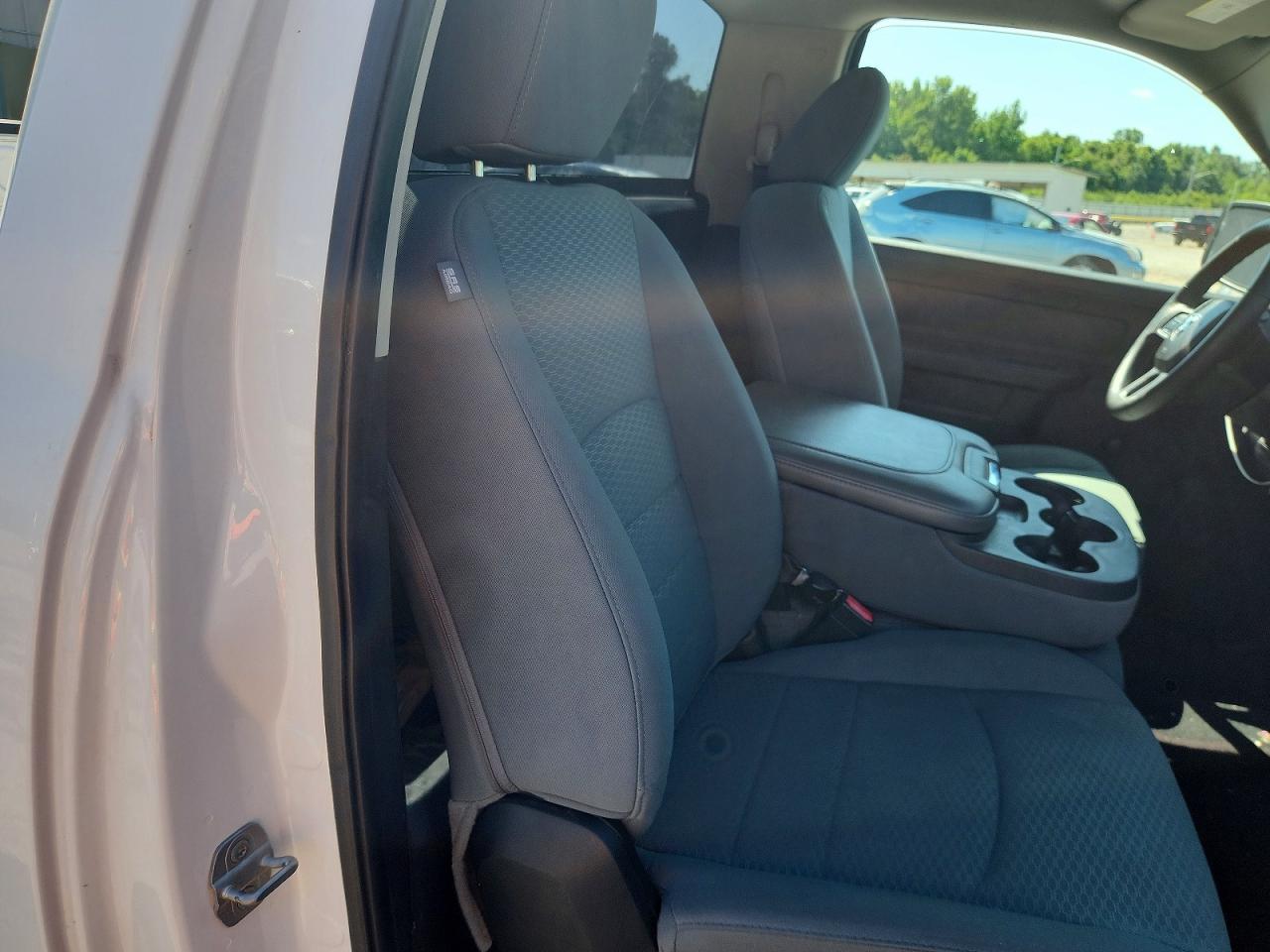 2014 Ram 1500 St White vin: 3C6JR6AT5EG102149