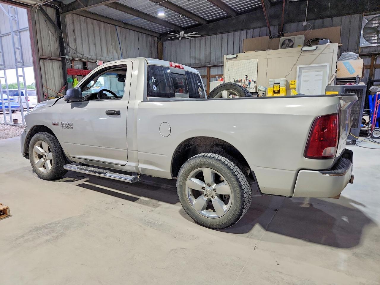 2014 Ram 1500 St Серебряный vin: 3C6JR6AT5EG104497