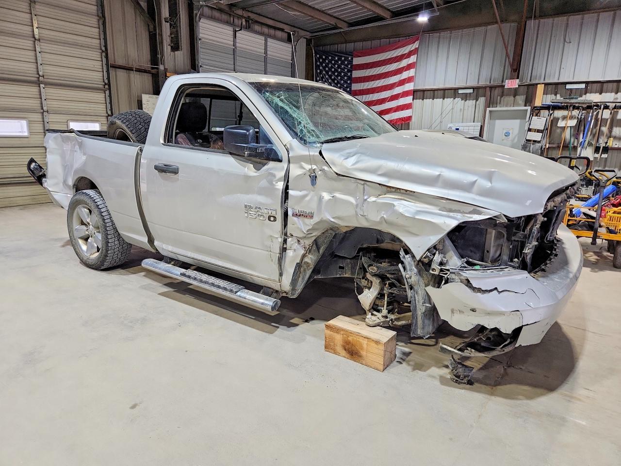 2014 Ram 1500 St Серебряный vin: 3C6JR6AT5EG104497
