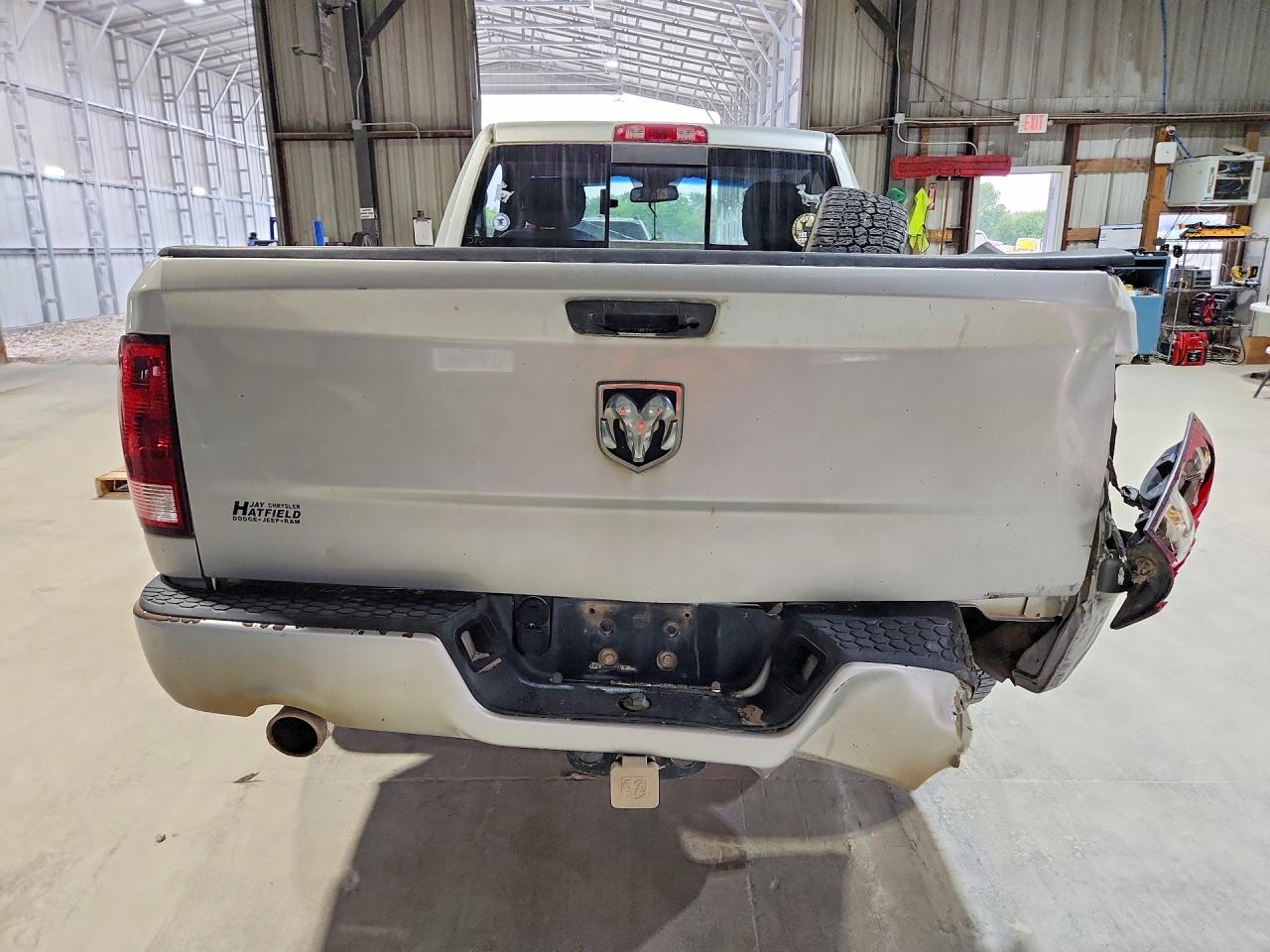 2014 Ram 1500 St Серебряный vin: 3C6JR6AT5EG104497