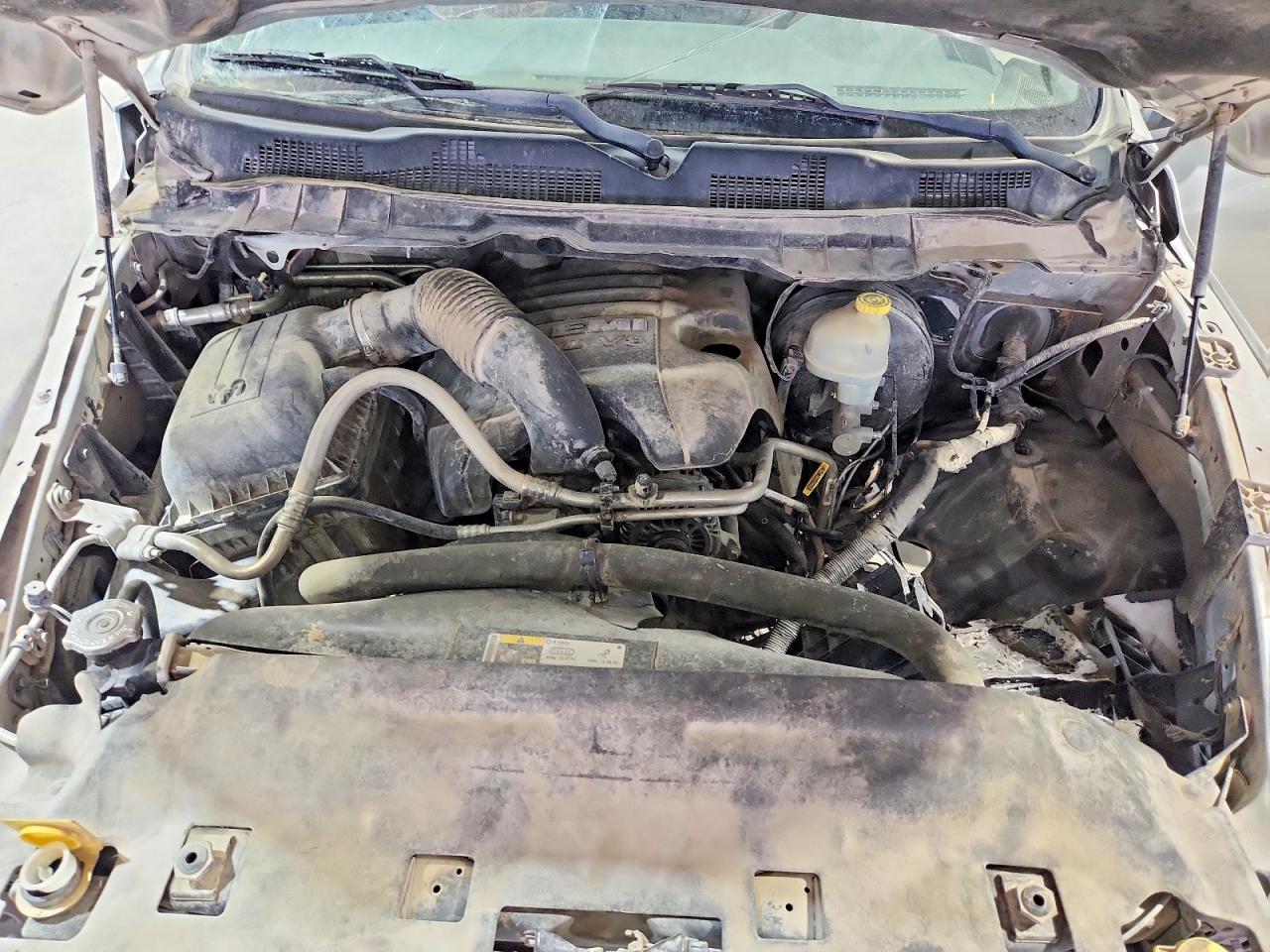 2014 Ram 1500 St Серебряный vin: 3C6JR6AT5EG104497
