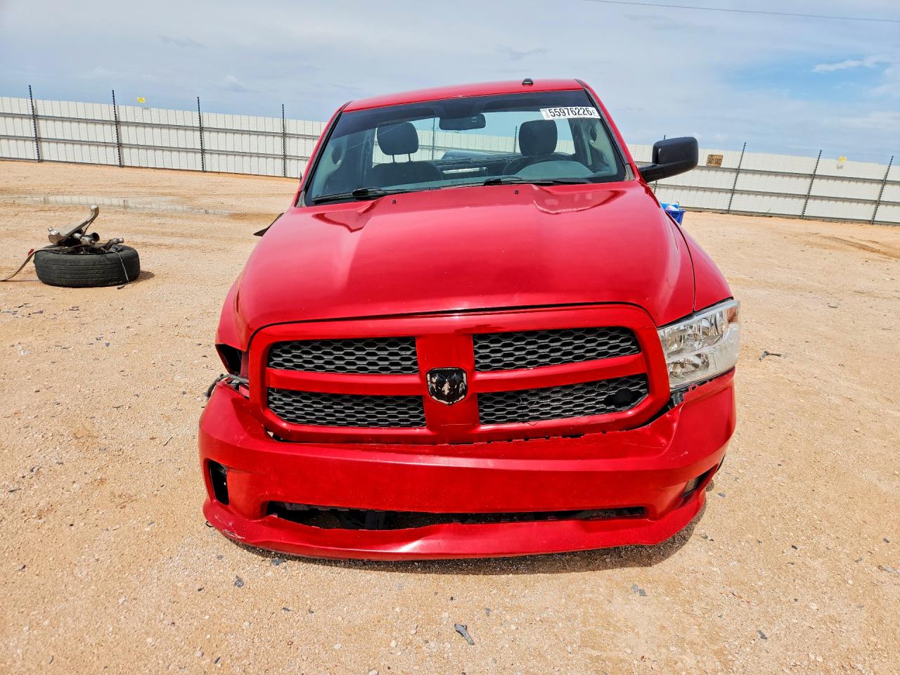 2015 Ram 1500 St Red vin: 3C6JR6AT5FG678700