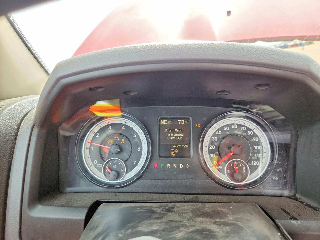 2015 Ram 1500 St Red vin: 3C6JR6AT5FG678700