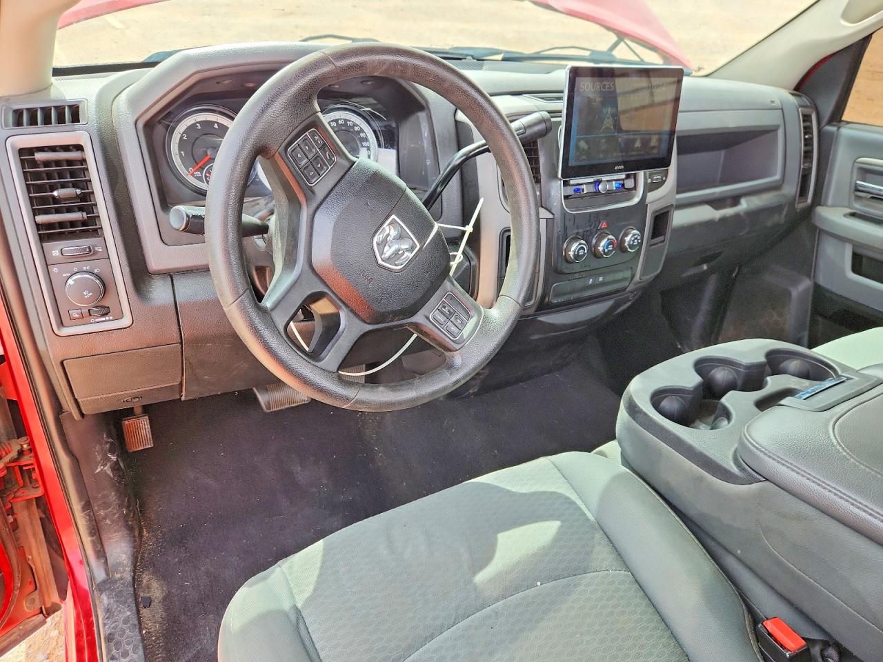 2015 Ram 1500 St Red vin: 3C6JR6AT5FG678700