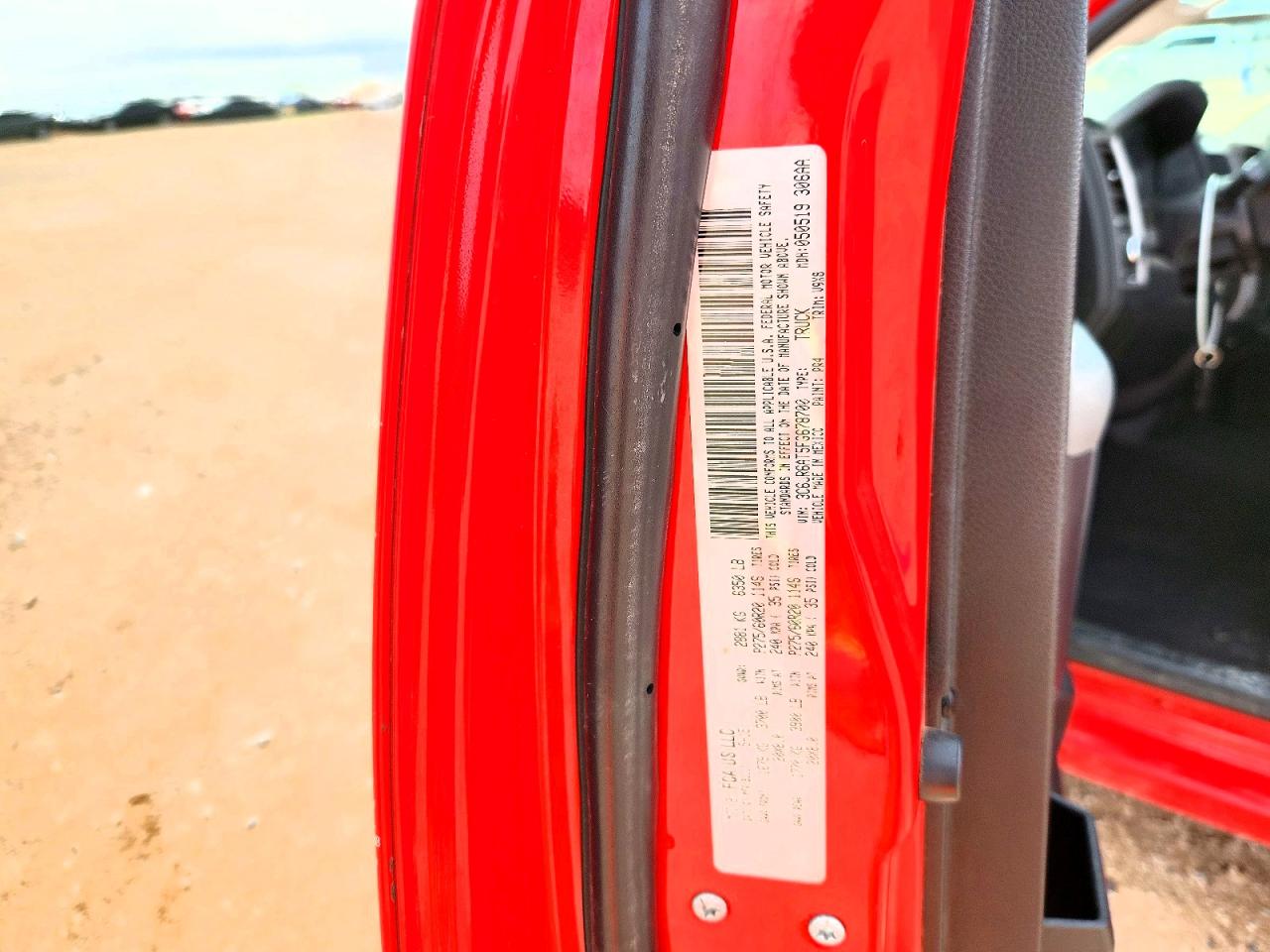 2015 Ram 1500 St Red vin: 3C6JR6AT5FG678700